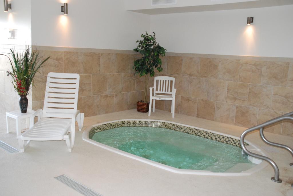 Clarion Pointe Mattoon Near University
