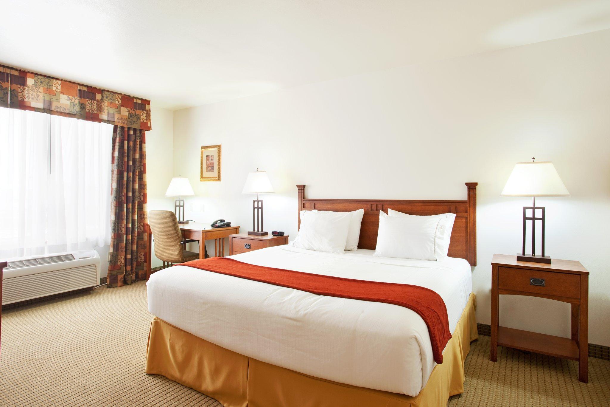 Holiday Inn Express & Suites Mattoon