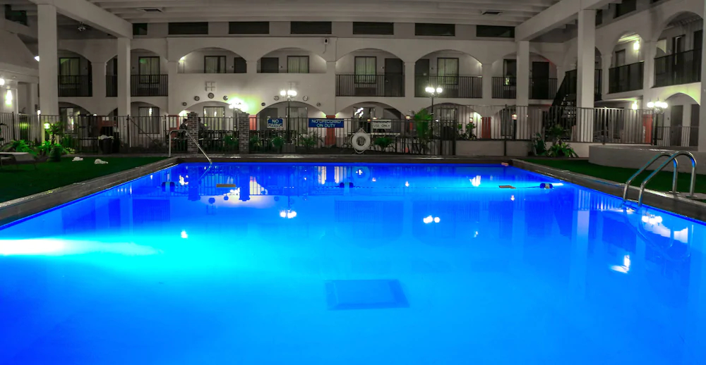 Suite Dreams Hotel