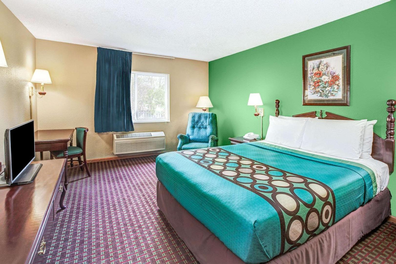 Super 8 by Wyndham McHenry