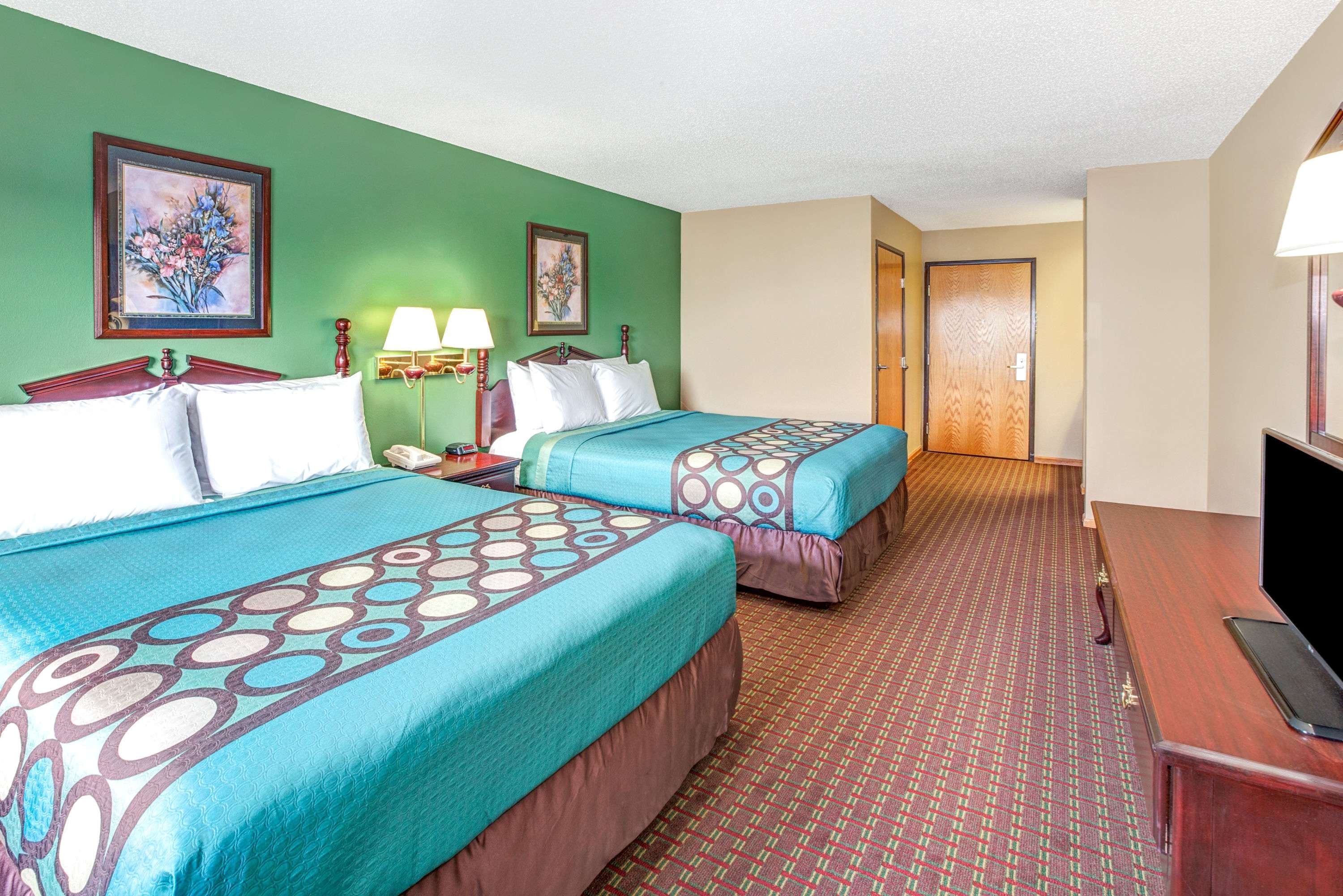 Super 8 by Wyndham McHenry
