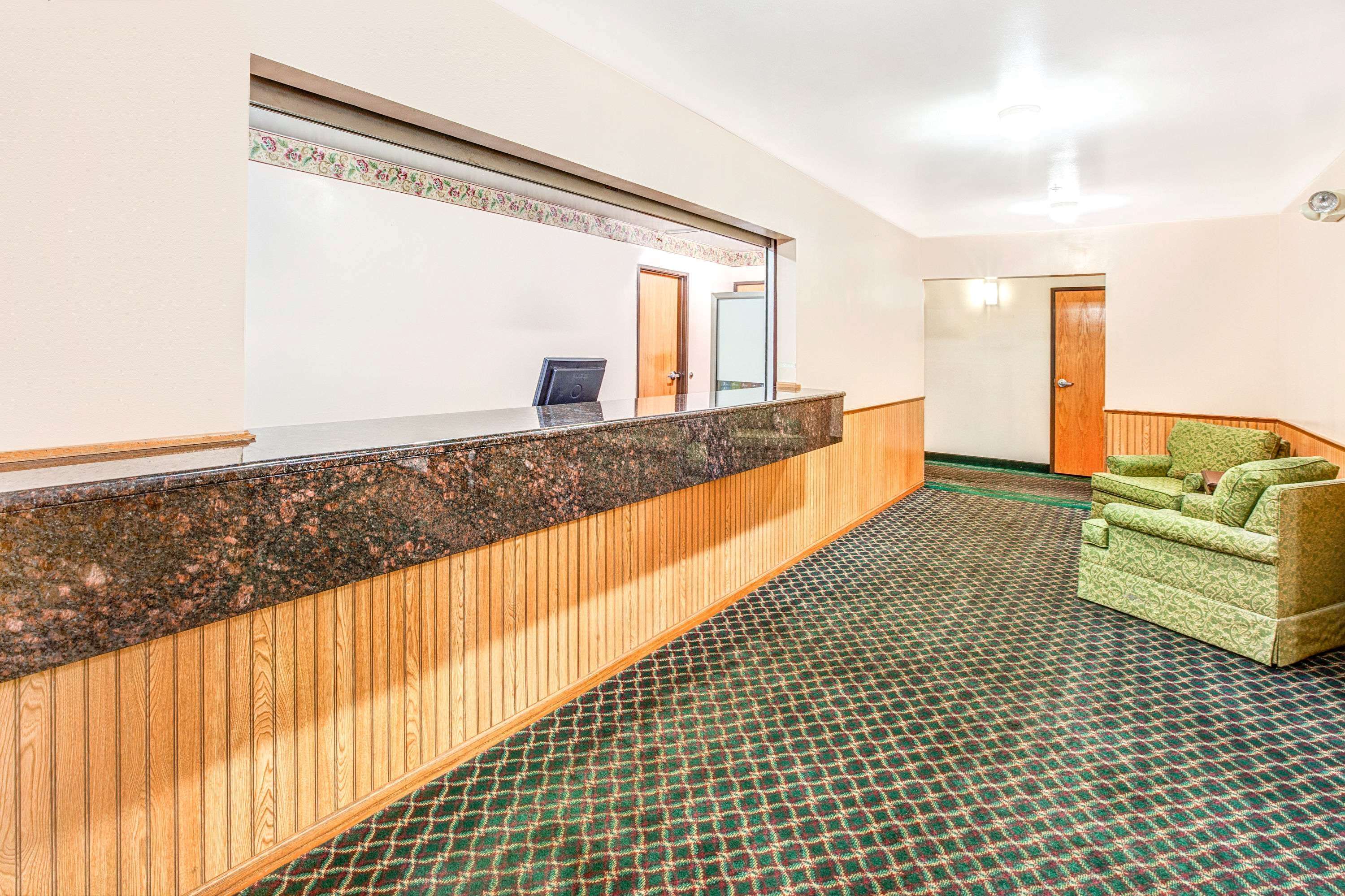 Super 8 by Wyndham McHenry