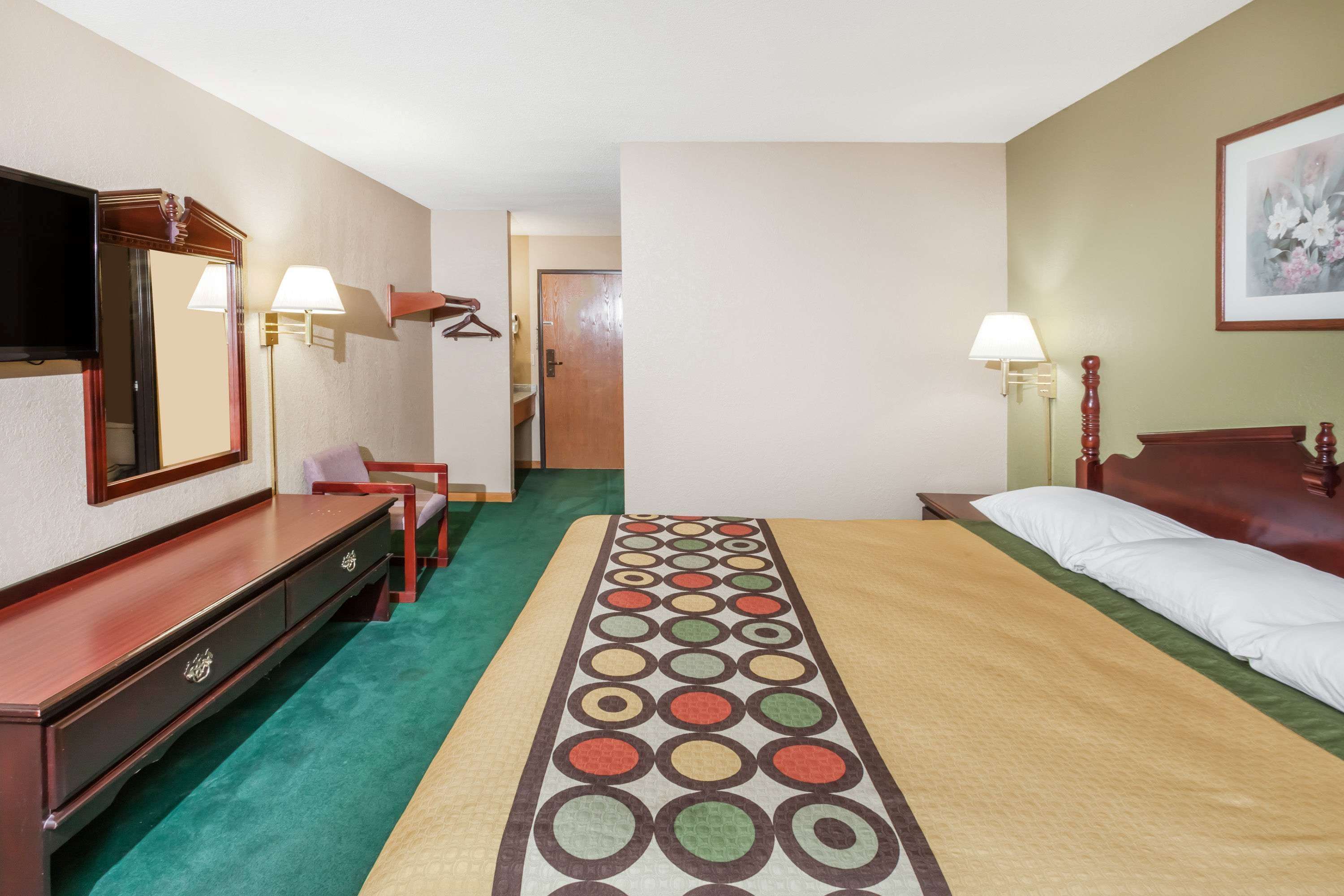 Super 8 by Wyndham McLean/Bloomington SW