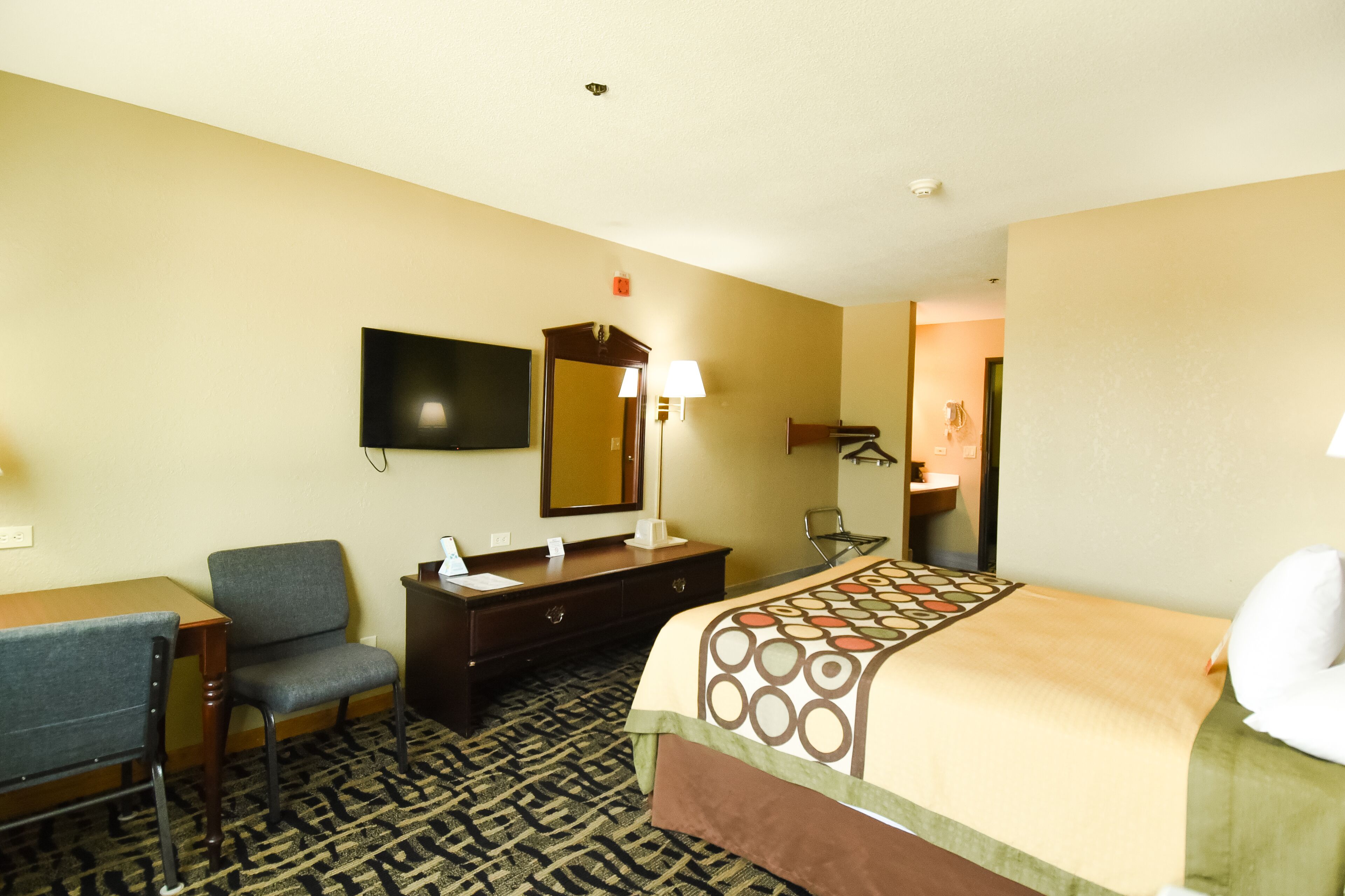 Super 8 by Wyndham McLean/Bloomington SW