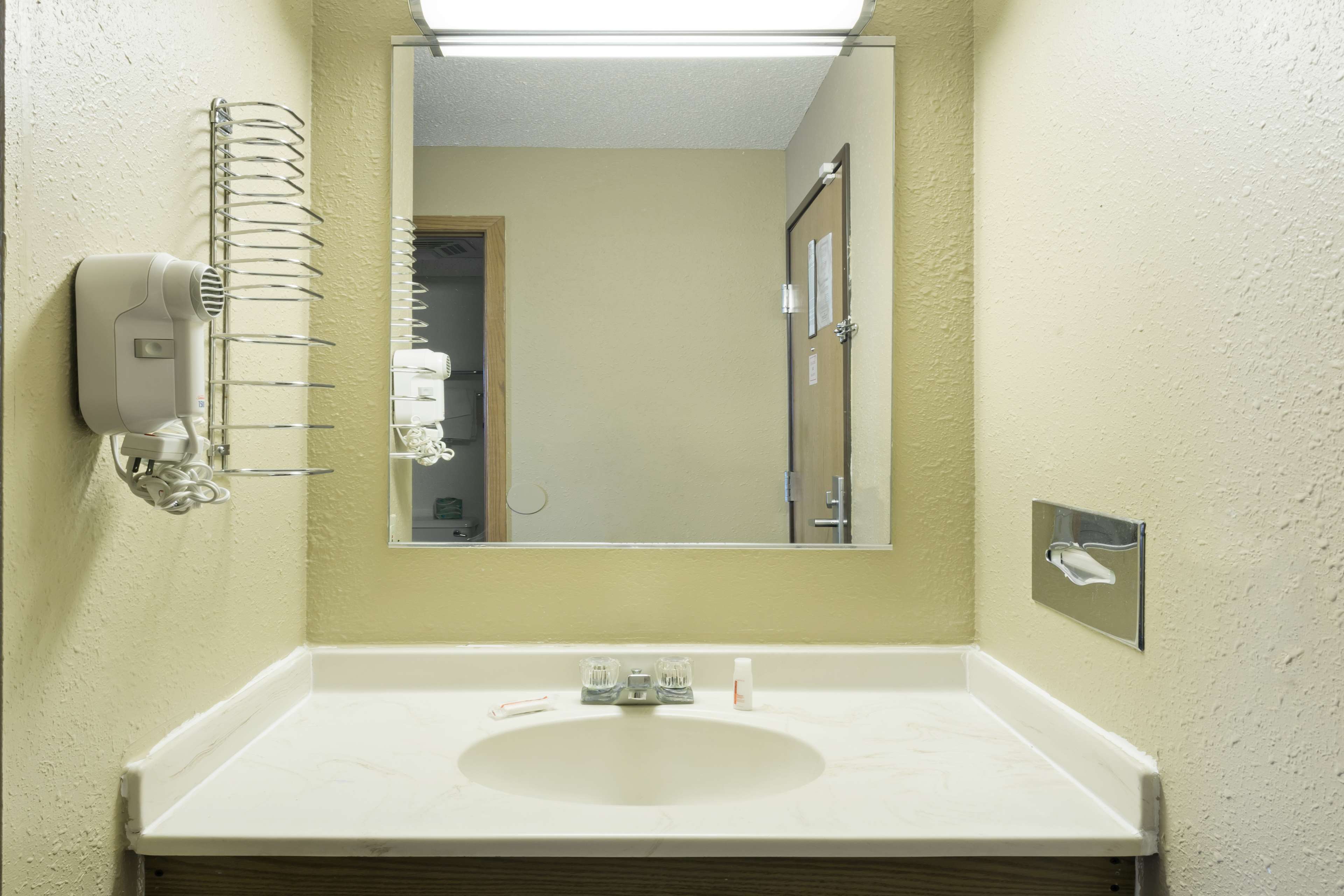 Super 8 by Wyndham Mendota