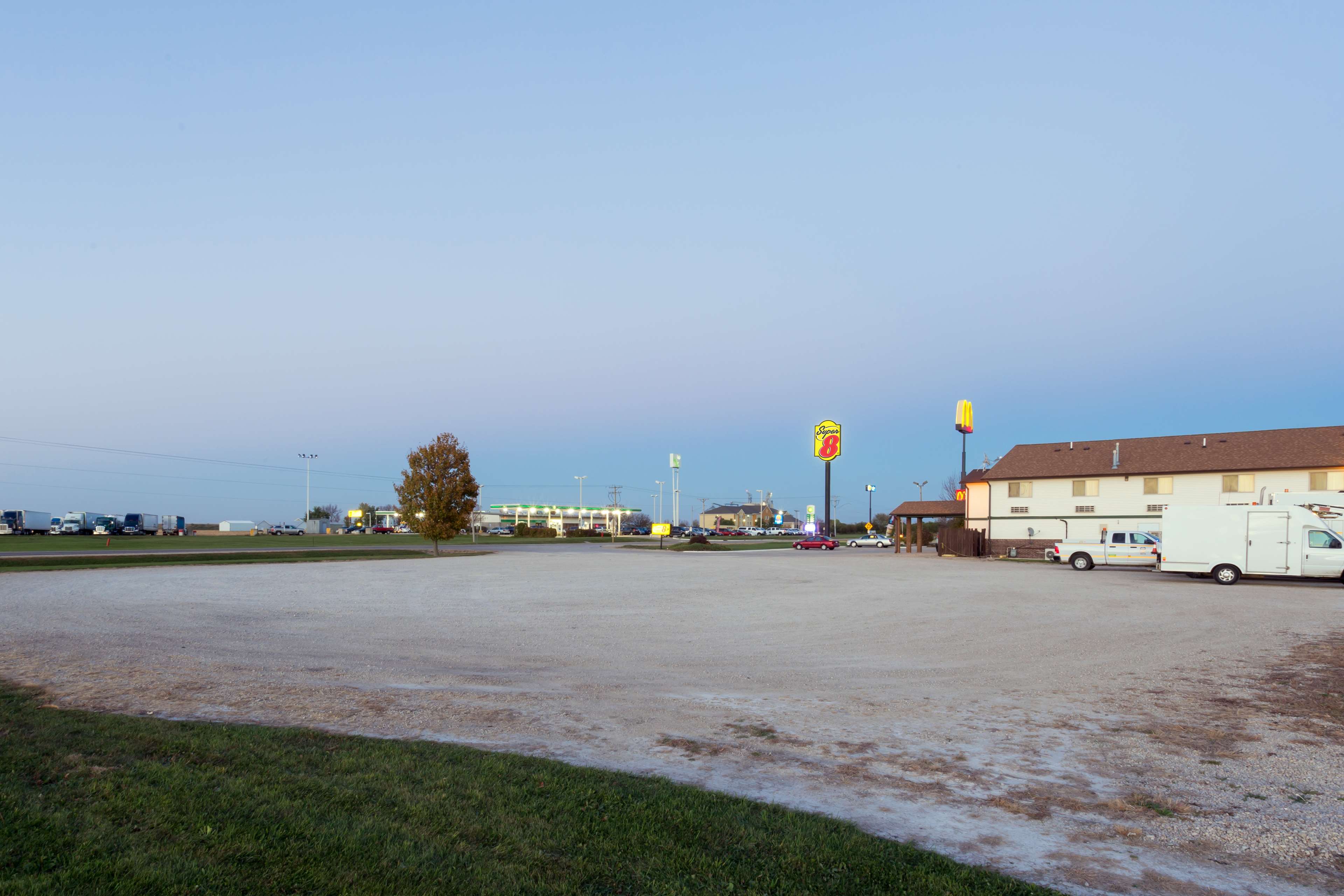Super 8 by Wyndham Mendota