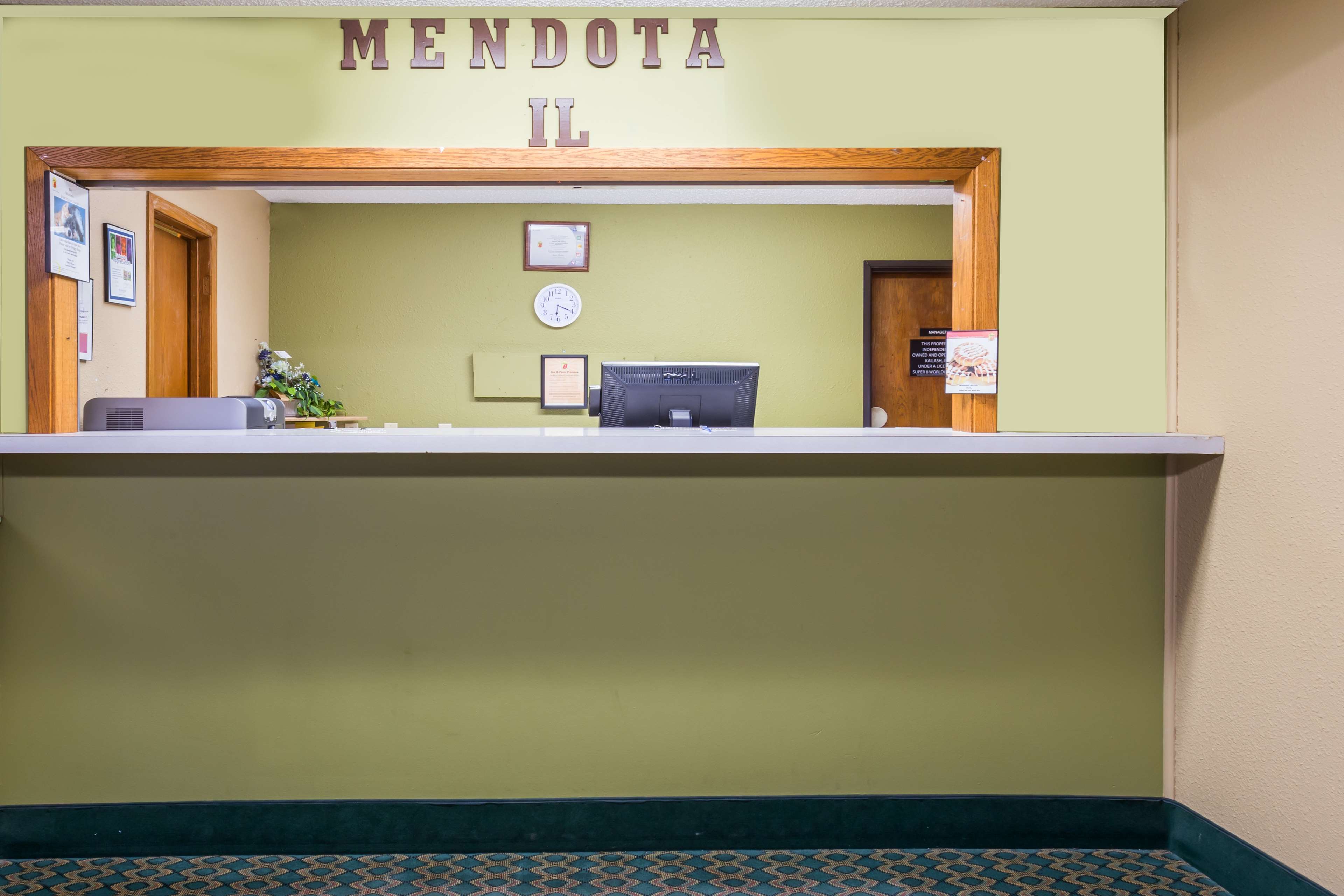 Super 8 by Wyndham Mendota