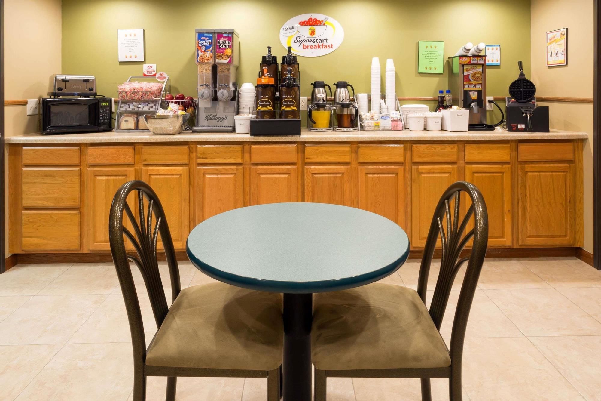 Super 8 by Wyndham Mendota