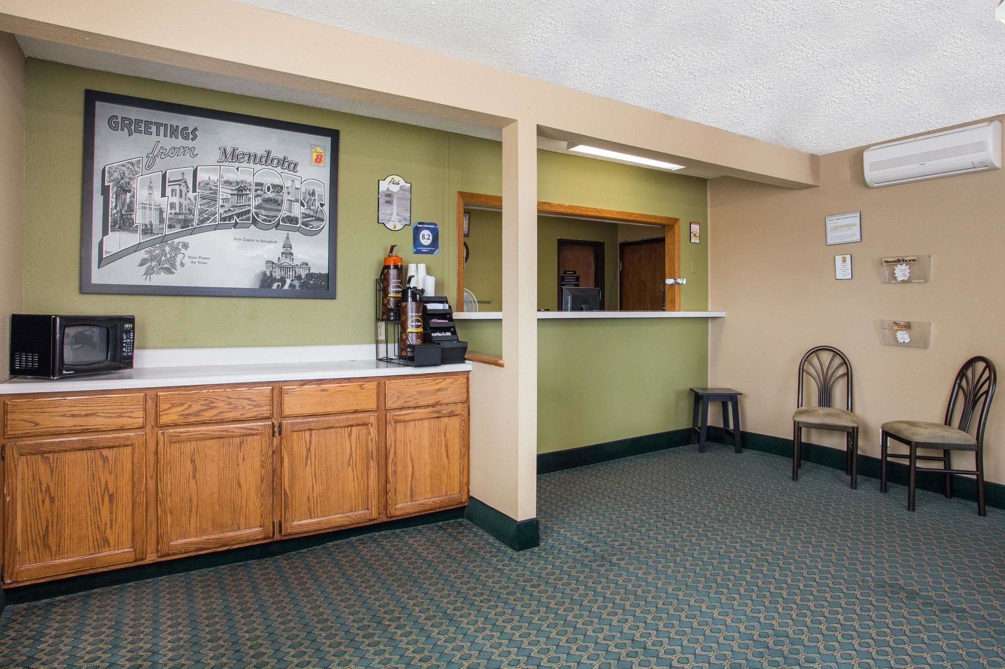 Super 8 by Wyndham Mendota