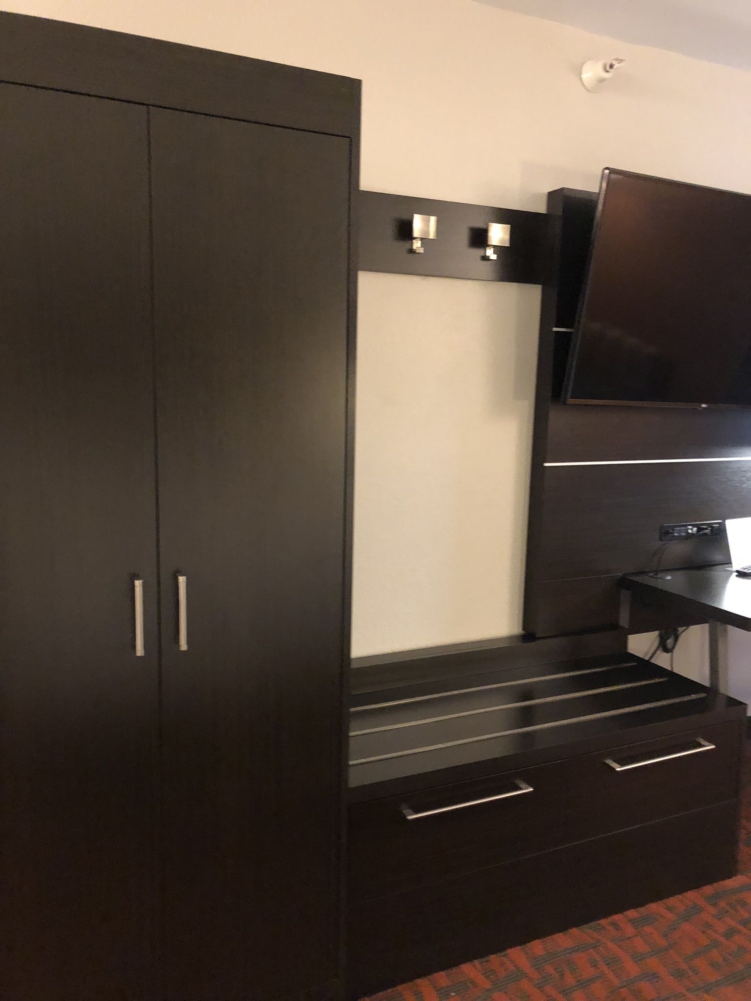 Holiday Inn Express Metropolis
