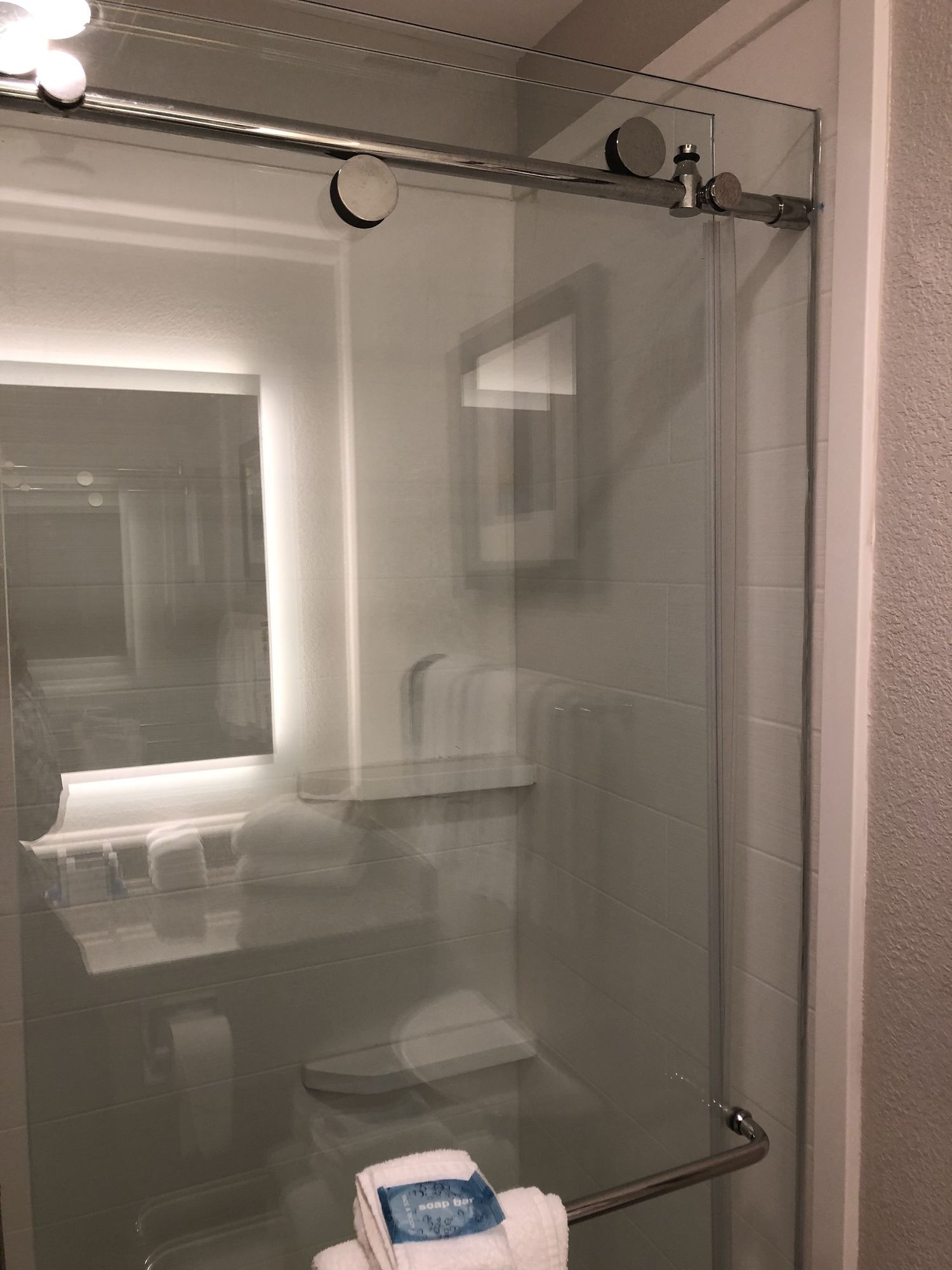 Holiday Inn Express Metropolis