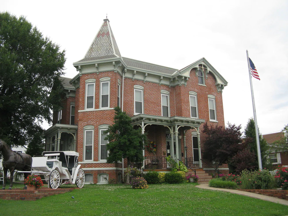 Summers Riverview Mansion Bed And Breakfast