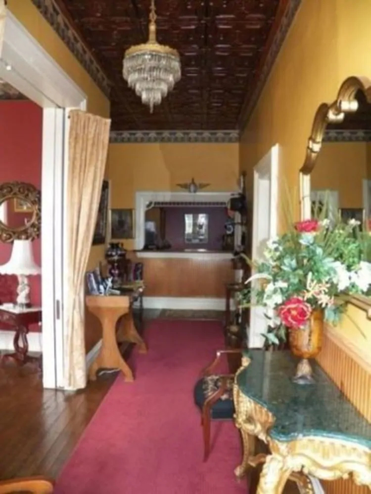 Summers Riverview Mansion Bed And Breakfast