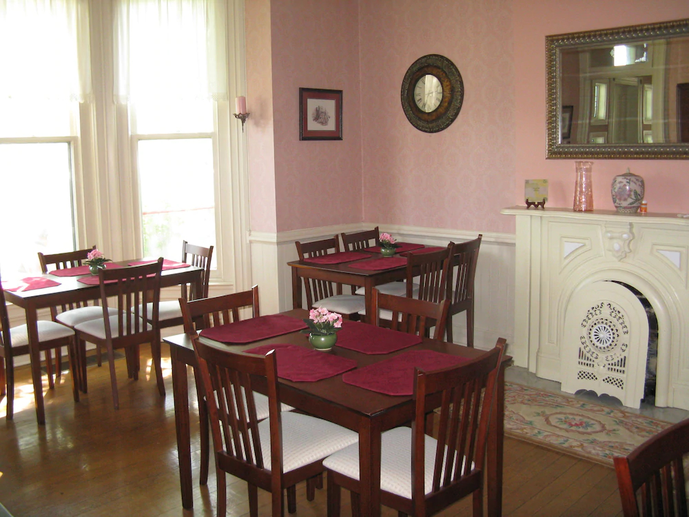 Summers Riverview Mansion Bed And Breakfast