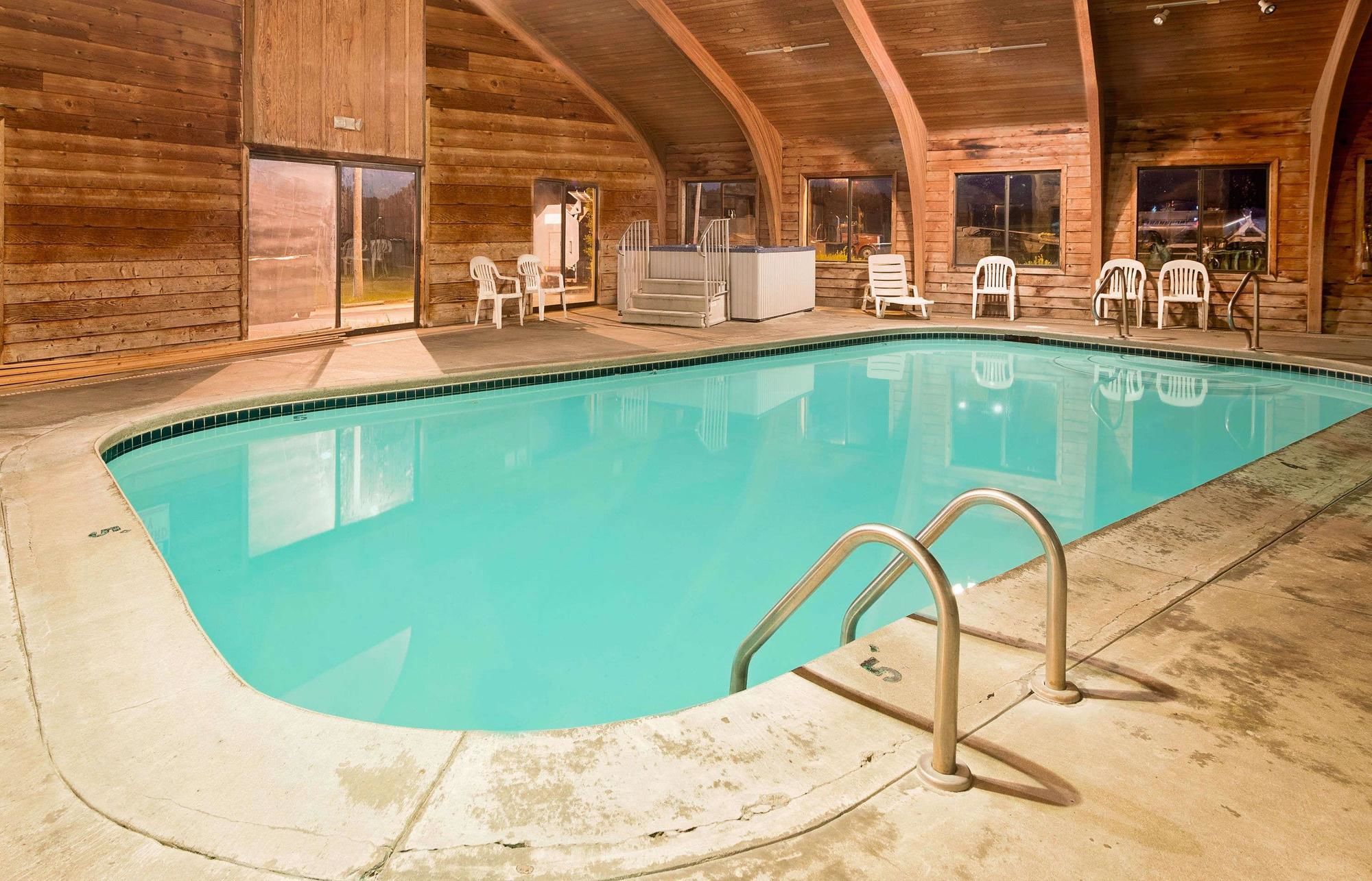 Super 8 by Wyndham Metropolis
