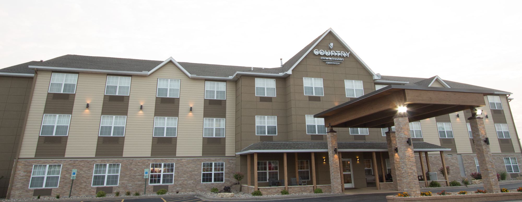 Country Inn & Suites by Radisson, Moline Airport, IL