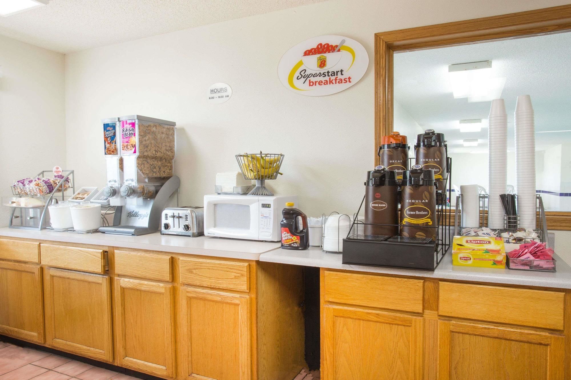 Super 8 by Wyndham Monmouth IL