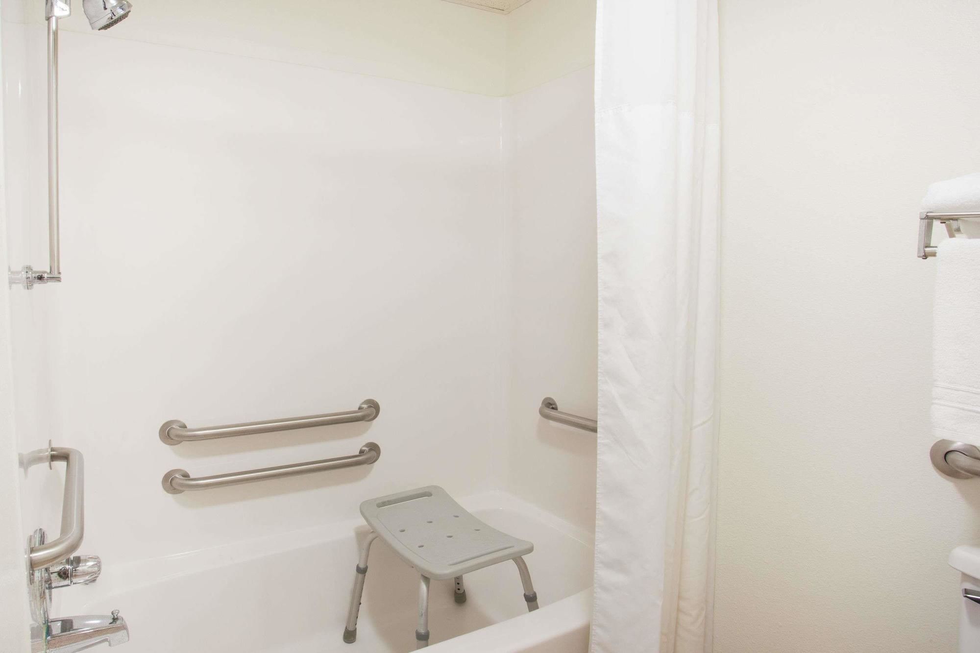 Super 8 by Wyndham Monmouth IL