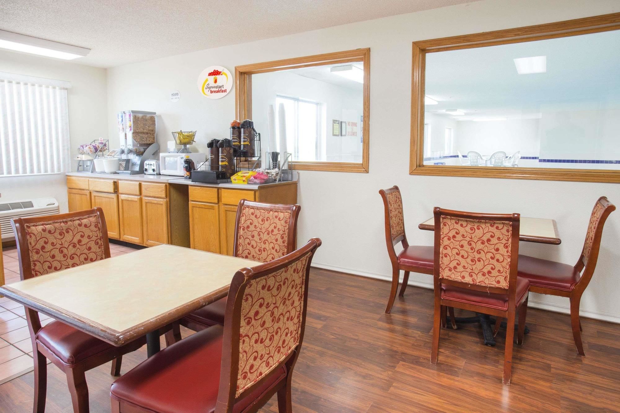 Super 8 by Wyndham Monmouth IL