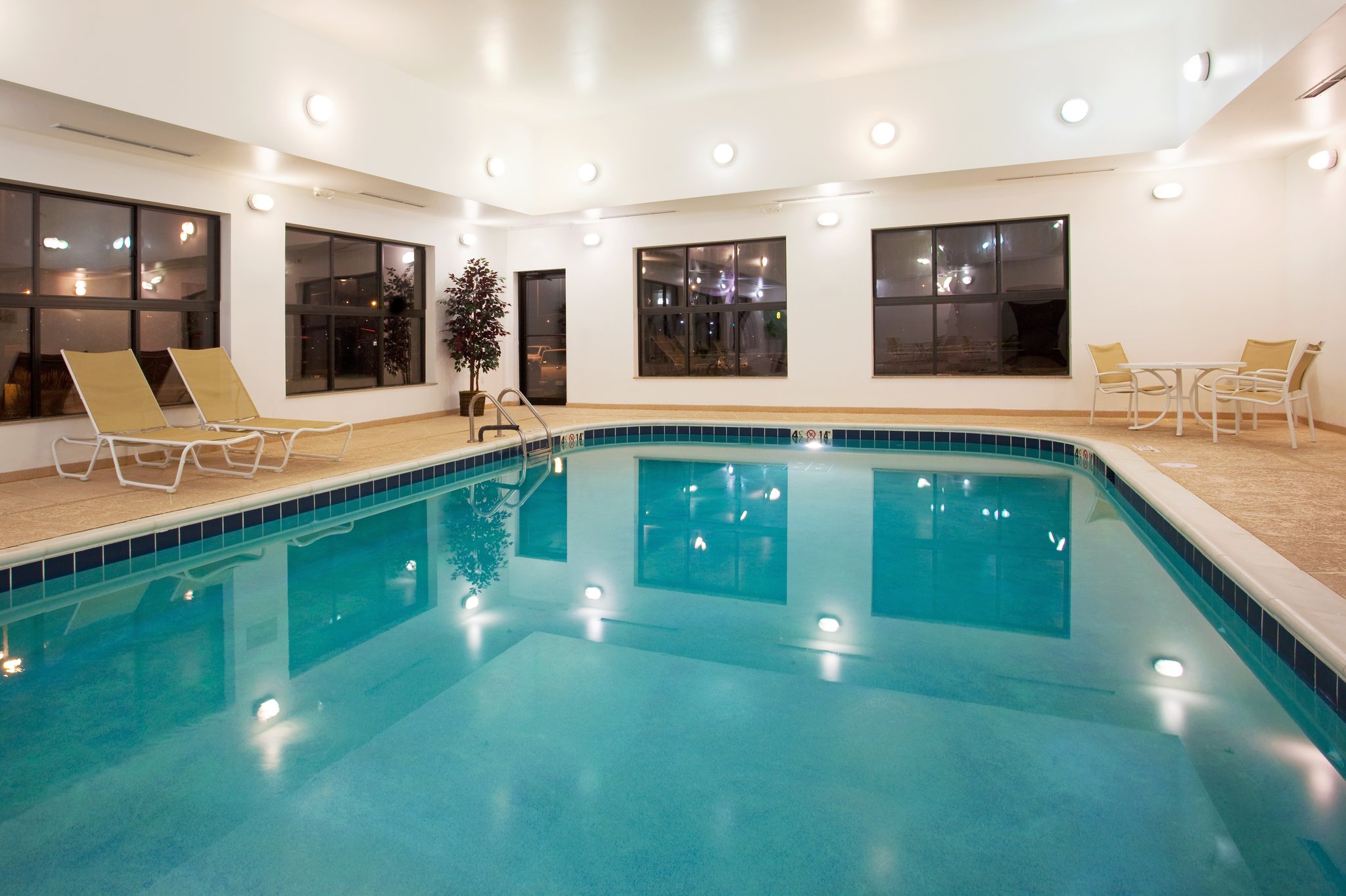 Holiday Inn Express Hotel & Suites Morris