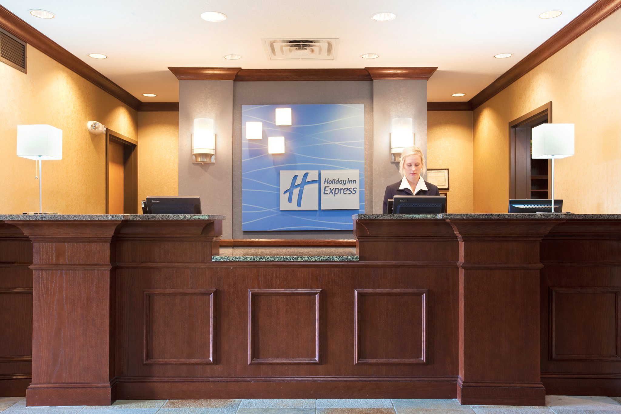 Holiday Inn Express Hotel & Suites Morris