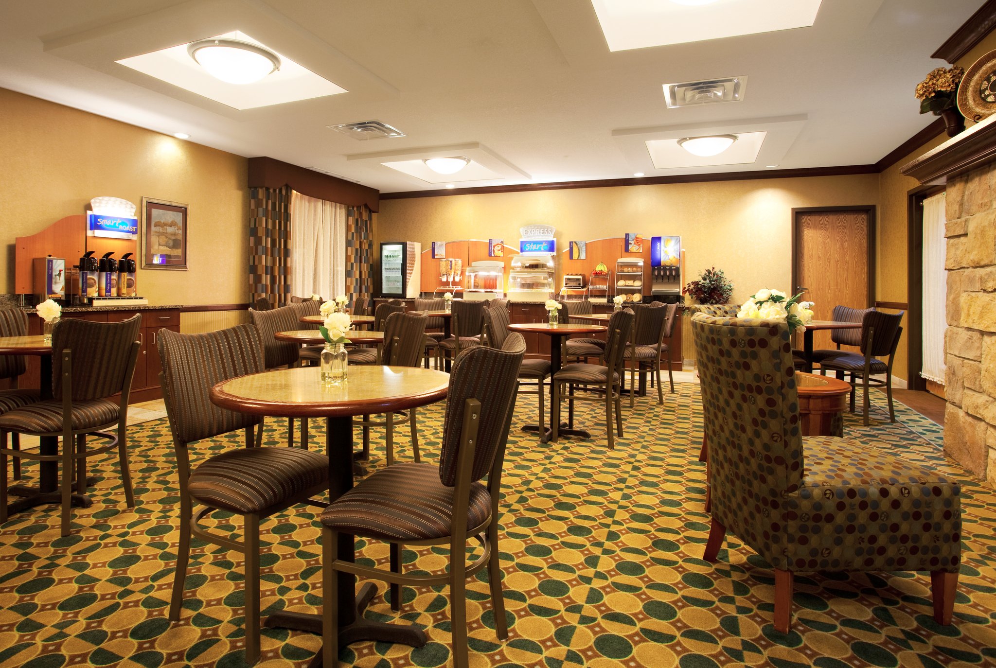 Holiday Inn Express Hotel & Suites Morris