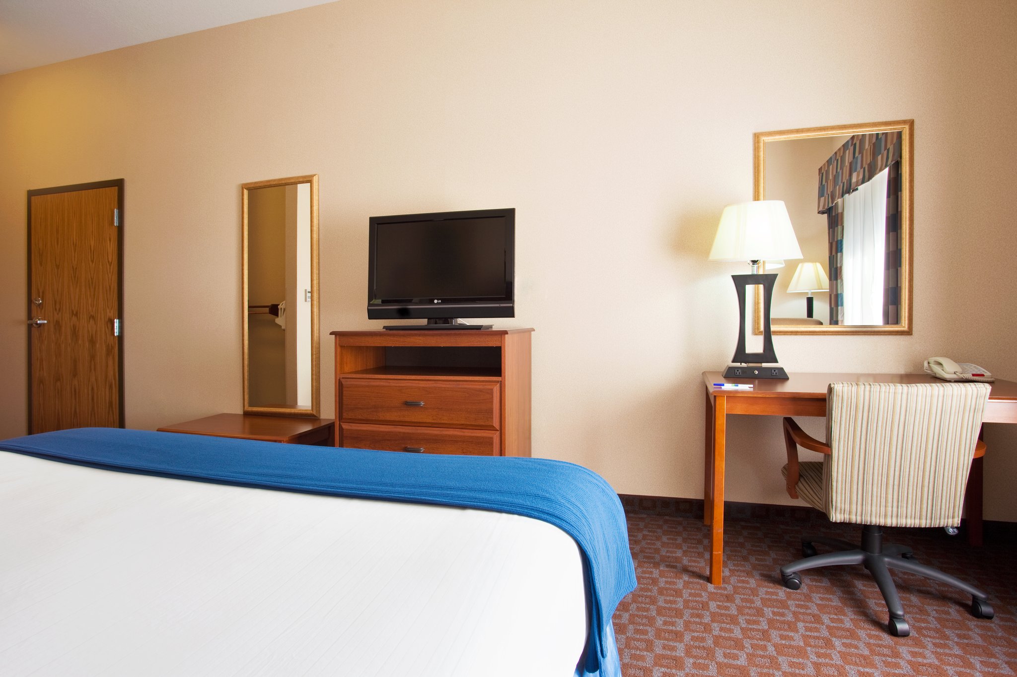 Holiday Inn Express Hotel & Suites Morris