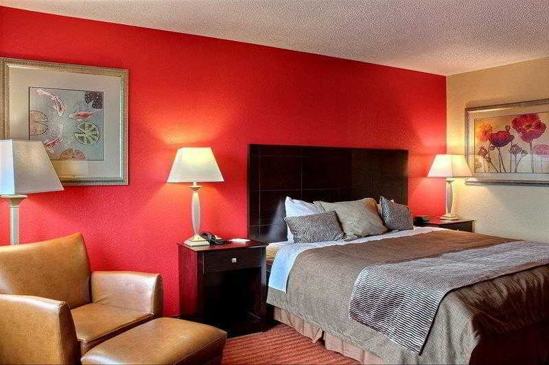Comfort Inn & Suites at I-74 and 155