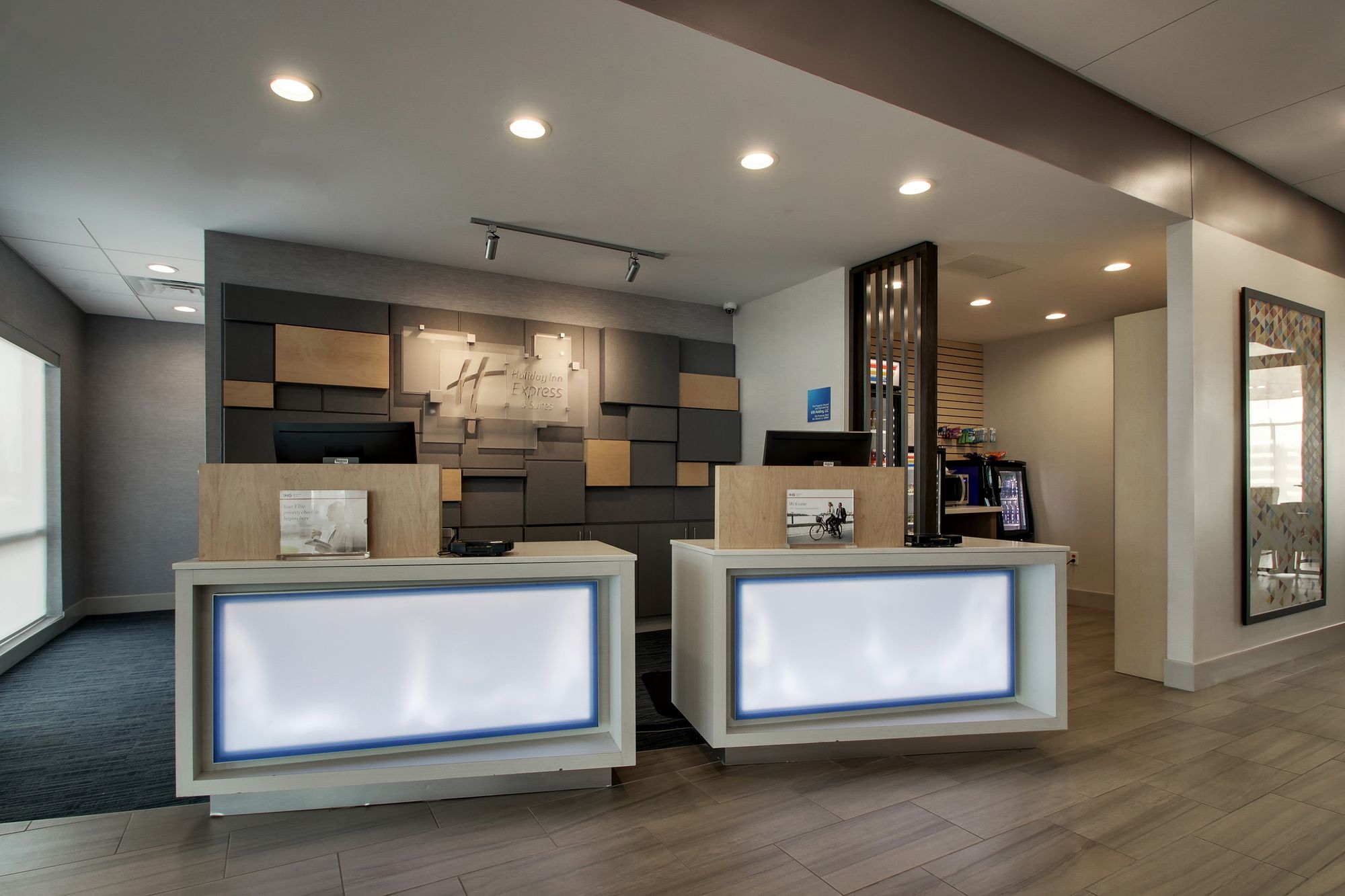 Holiday Inn Express & Suites MOUNT VERNON