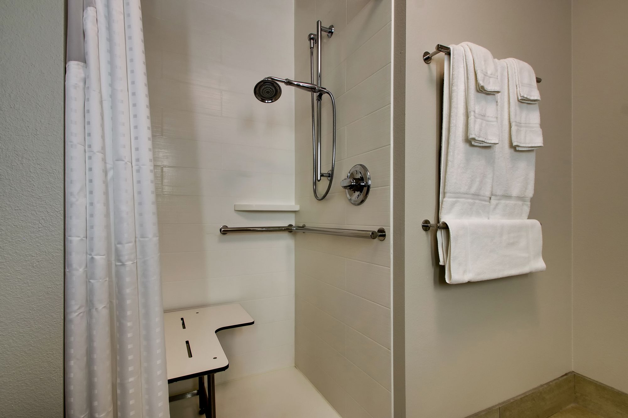 Holiday Inn Express & Suites MOUNT VERNON