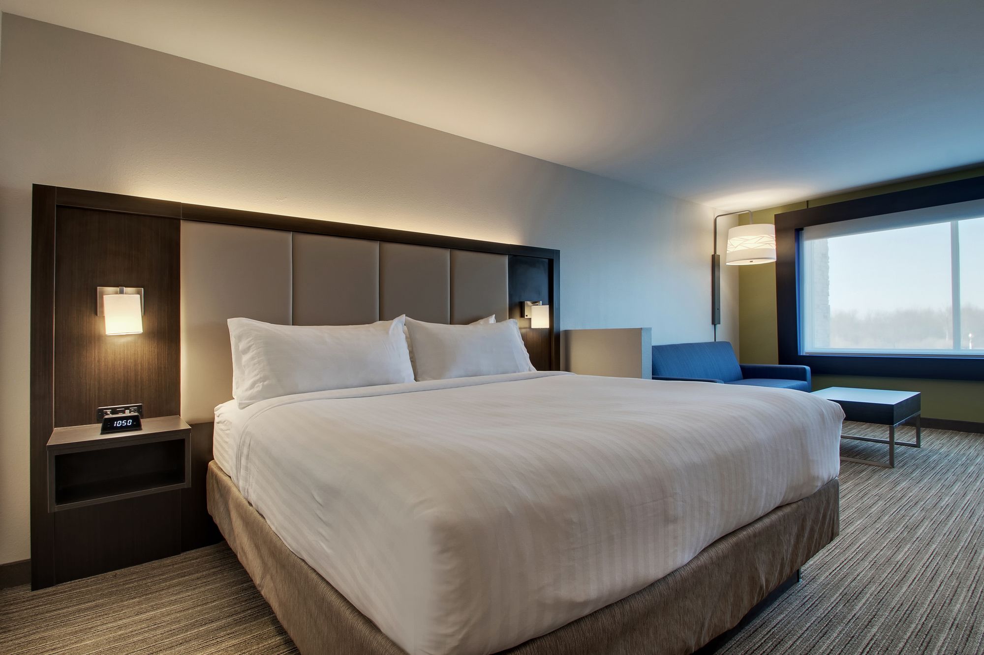 Holiday Inn Express & Suites MOUNT VERNON