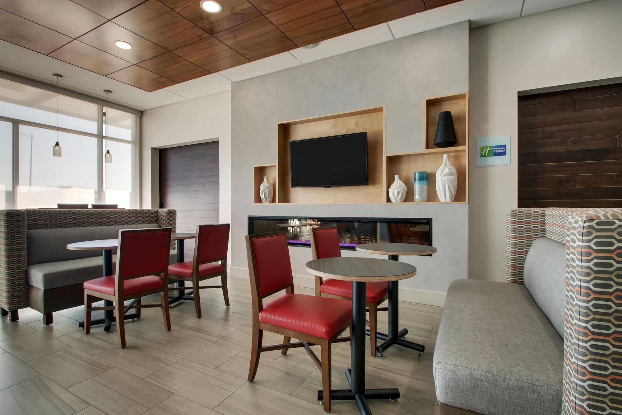 Holiday Inn Express & Suites MOUNT VERNON