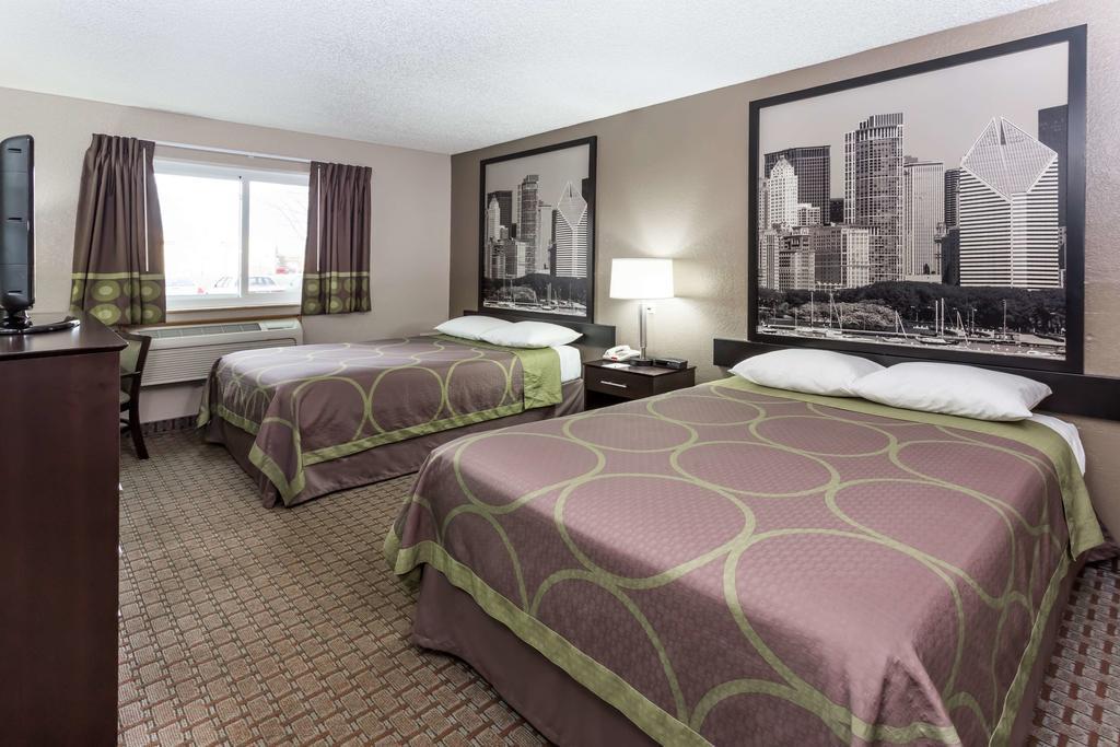 Super 8 by Wyndham Mundelein/Libertyville Area