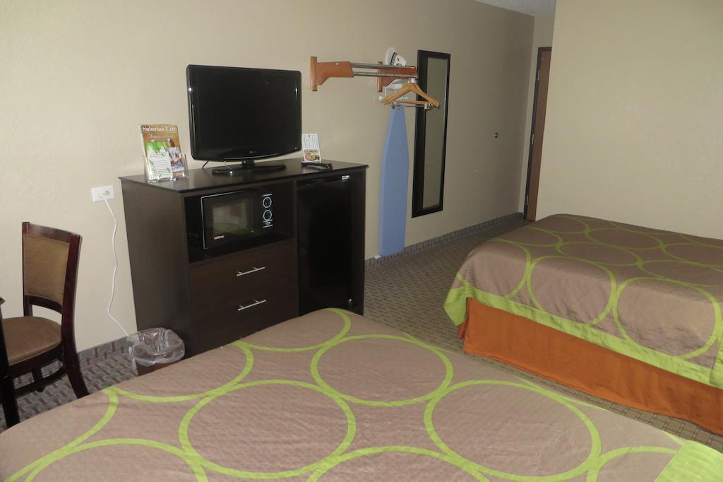 Super 8 by Wyndham Mundelein/Libertyville Area