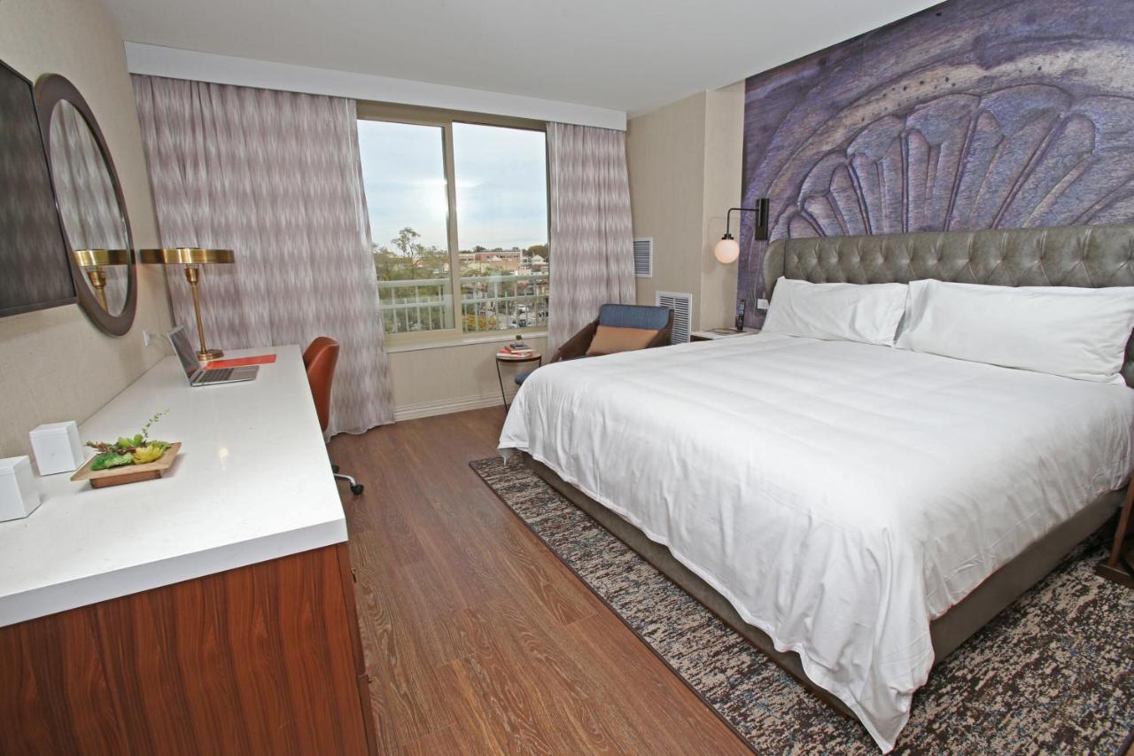 Hotel Indigo Naperville Riverwalk