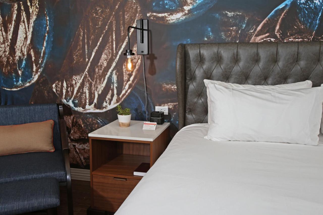 Hotel Indigo Naperville Riverwalk