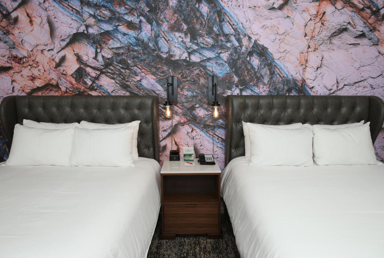 Hotel Indigo Naperville Riverwalk