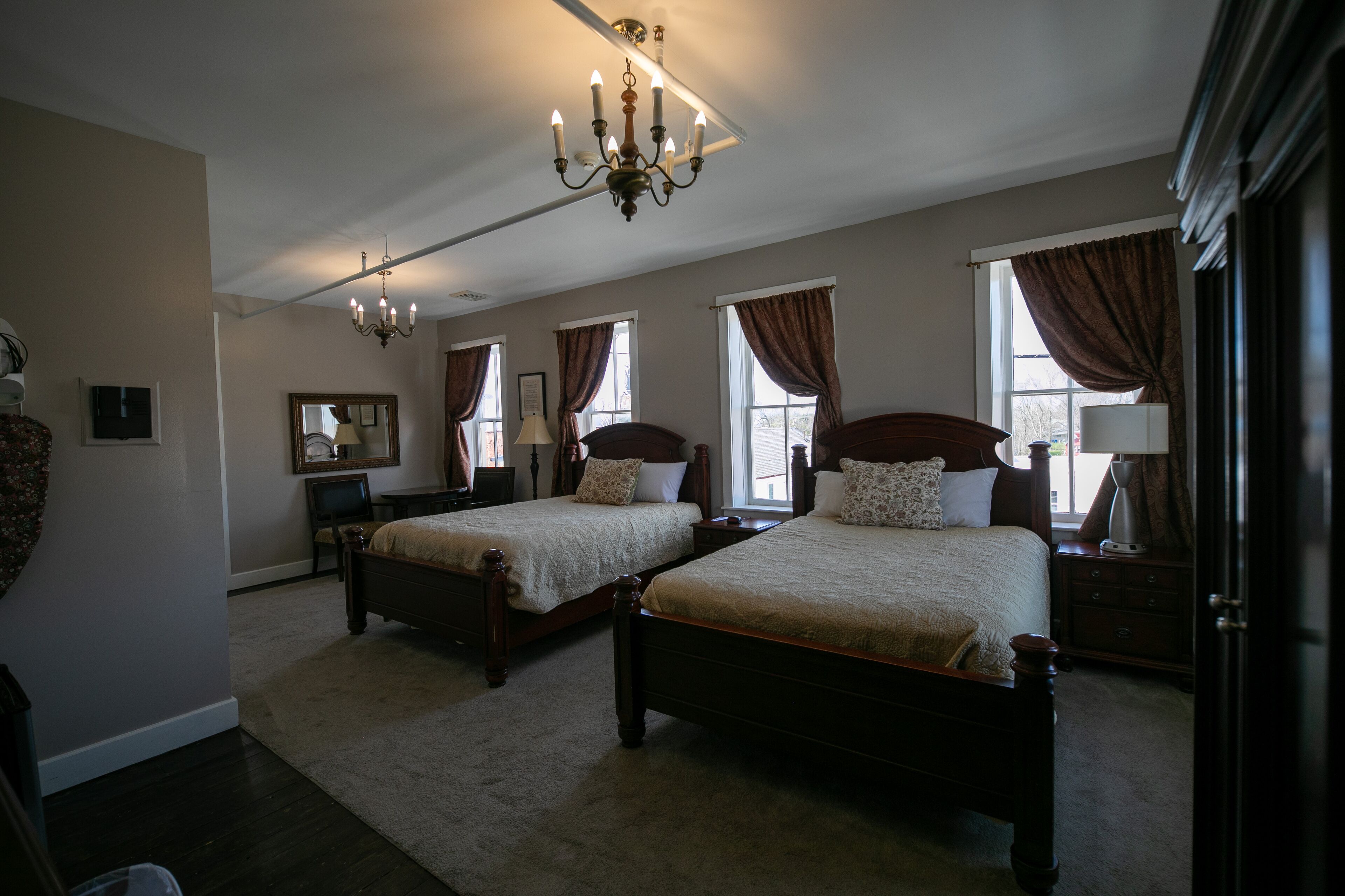Nauvoo Temple House Hotel