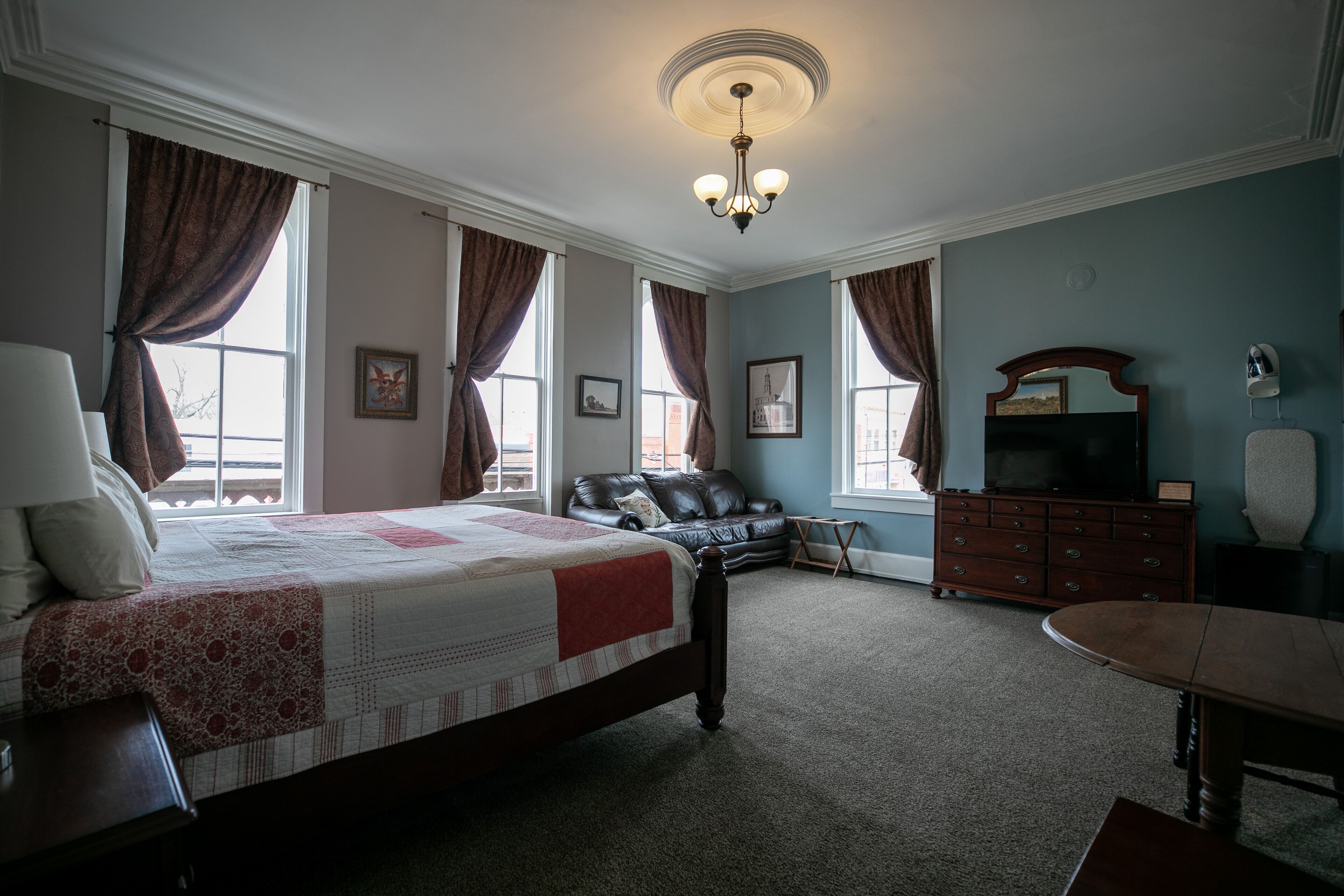 Nauvoo Temple House Hotel