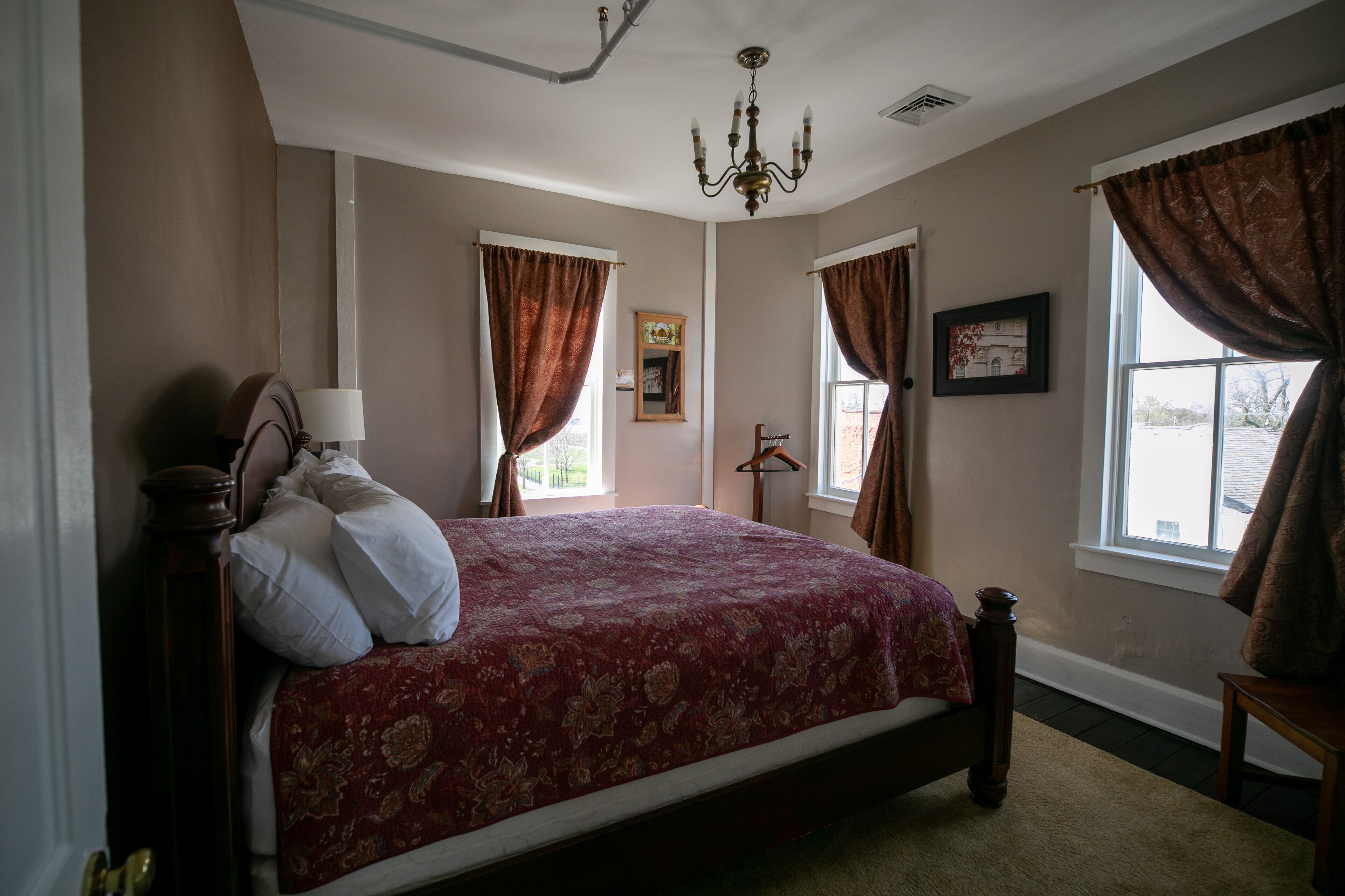 Nauvoo Temple House Hotel