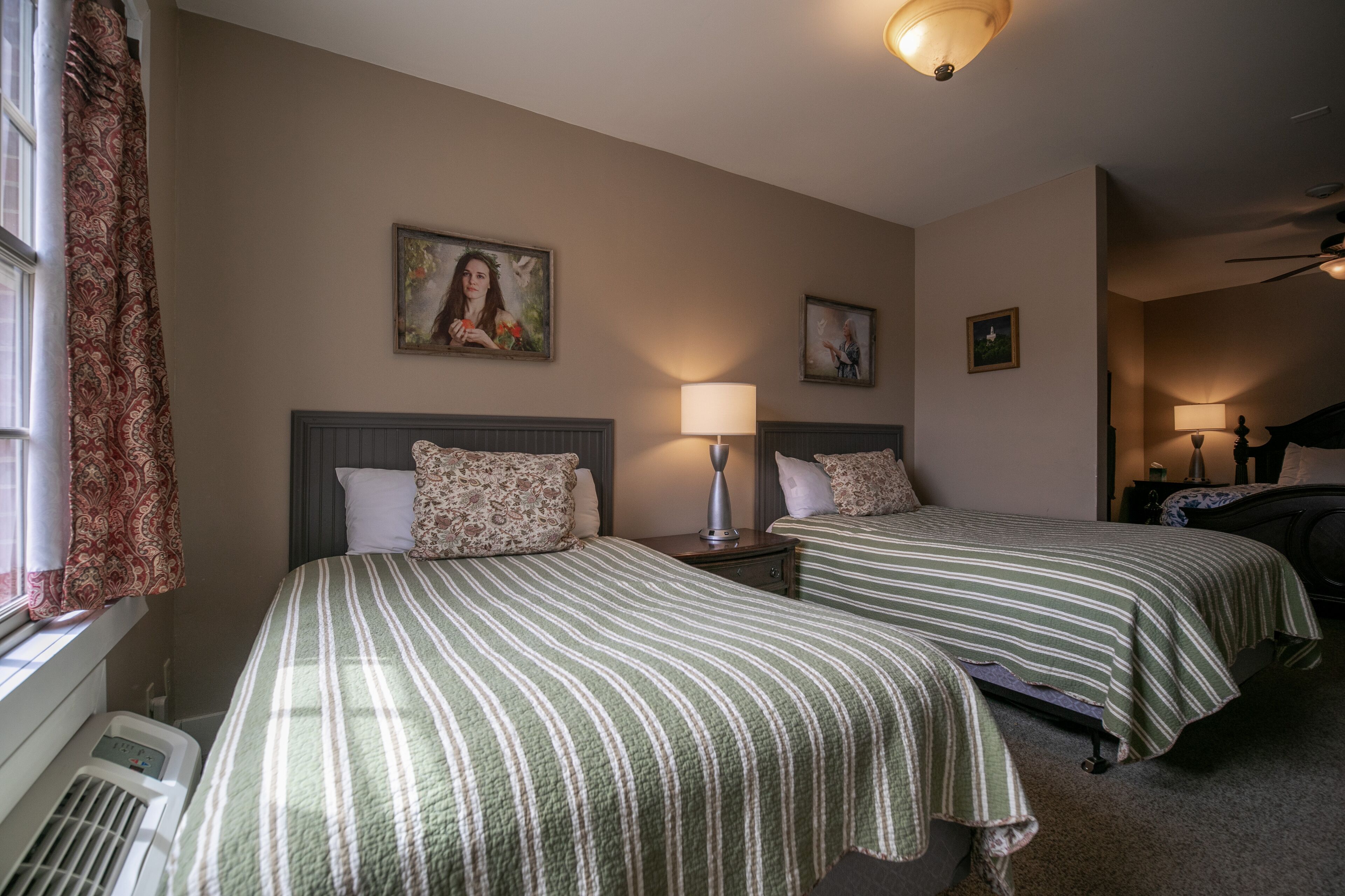 Nauvoo Temple House Hotel
