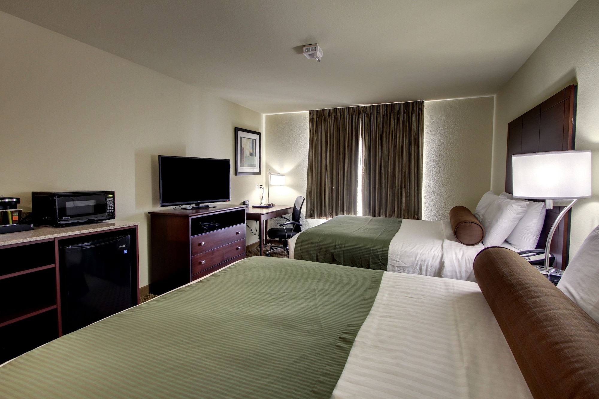 Cobblestone Hotel & Suites
