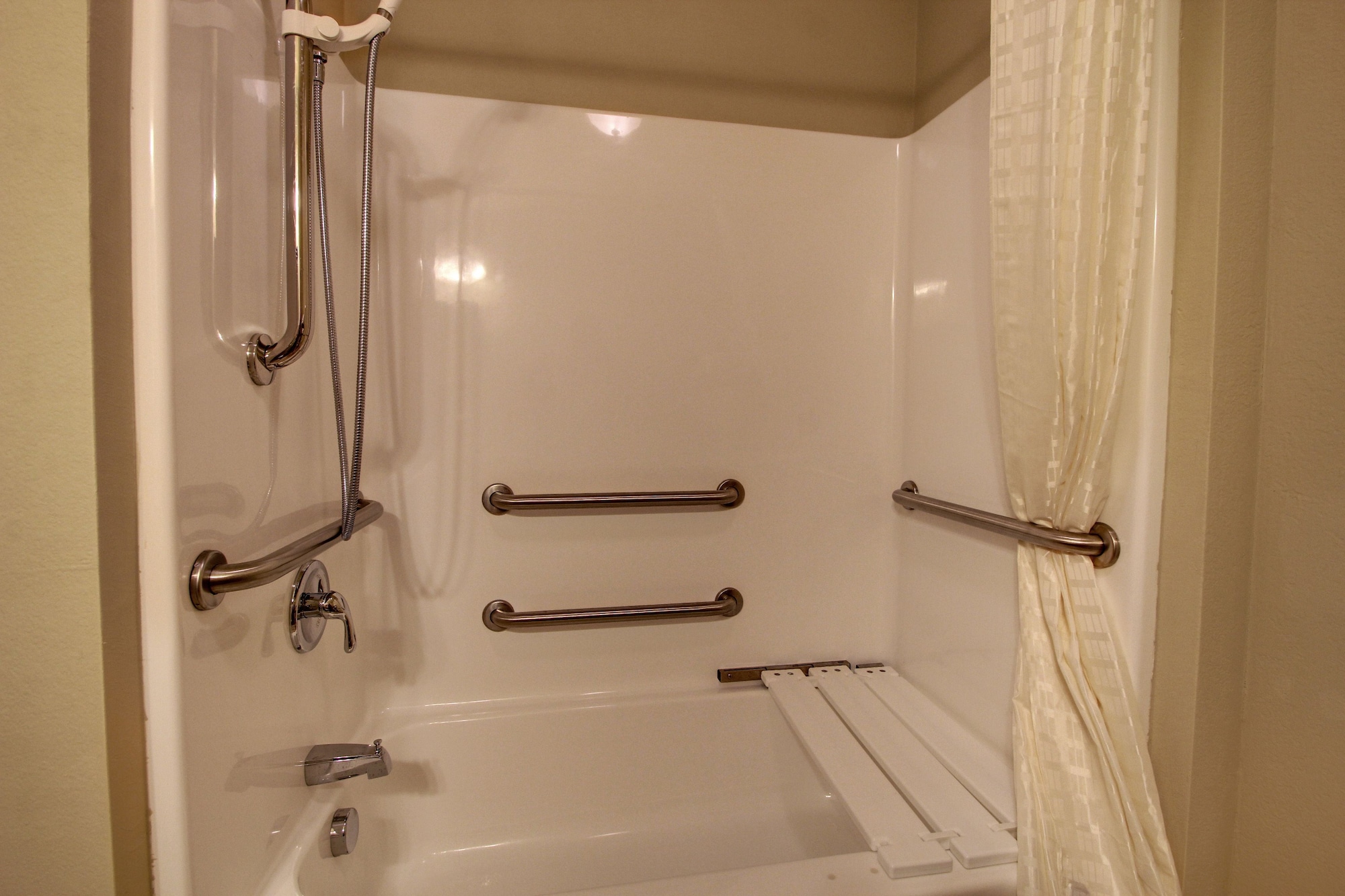Cobblestone Hotel & Suites
