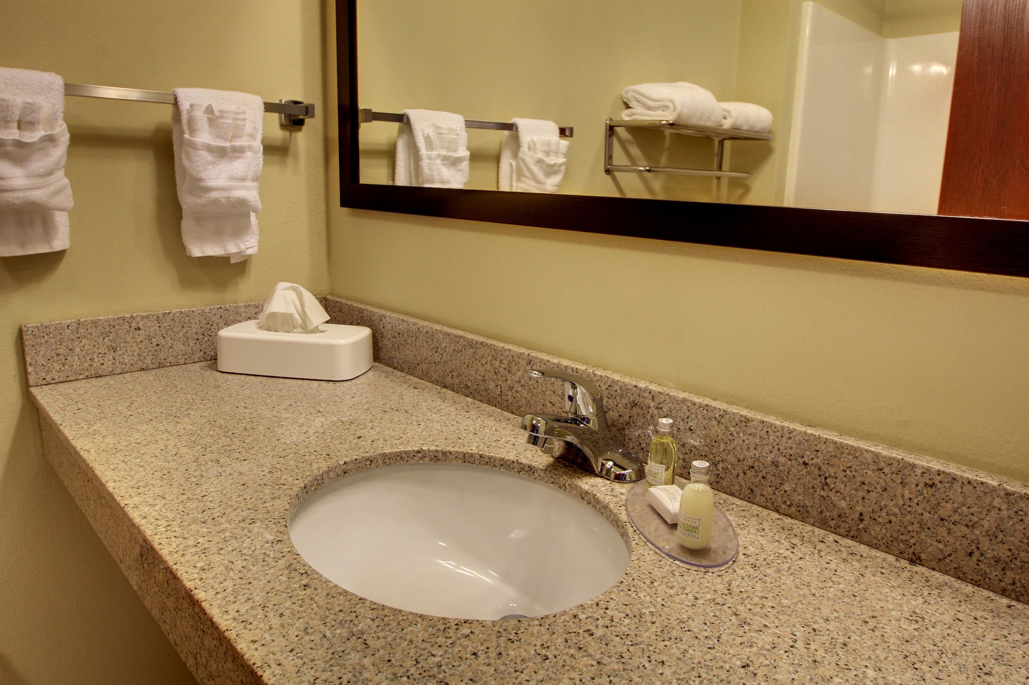 Cobblestone Hotel & Suites