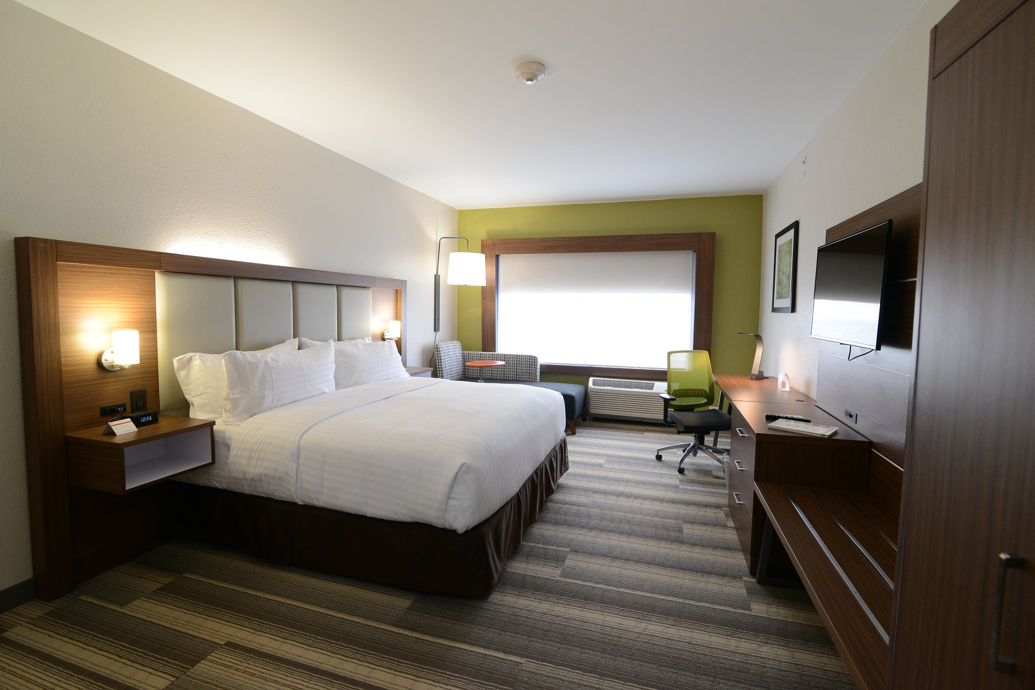 Holiday Inn Express & Suites Chicago North Shore - Niles