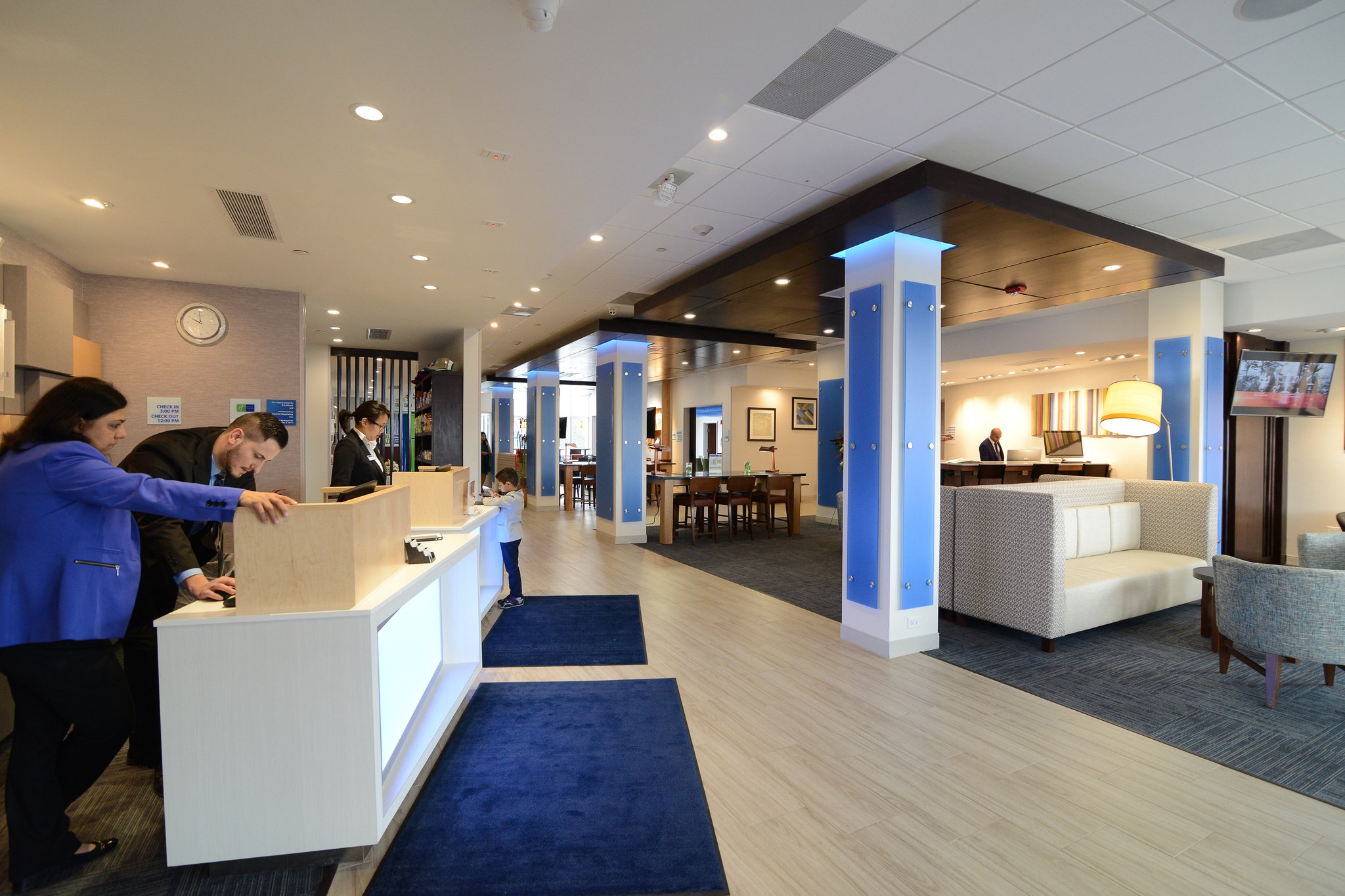 Holiday Inn Express & Suites Chicago North Shore - Niles