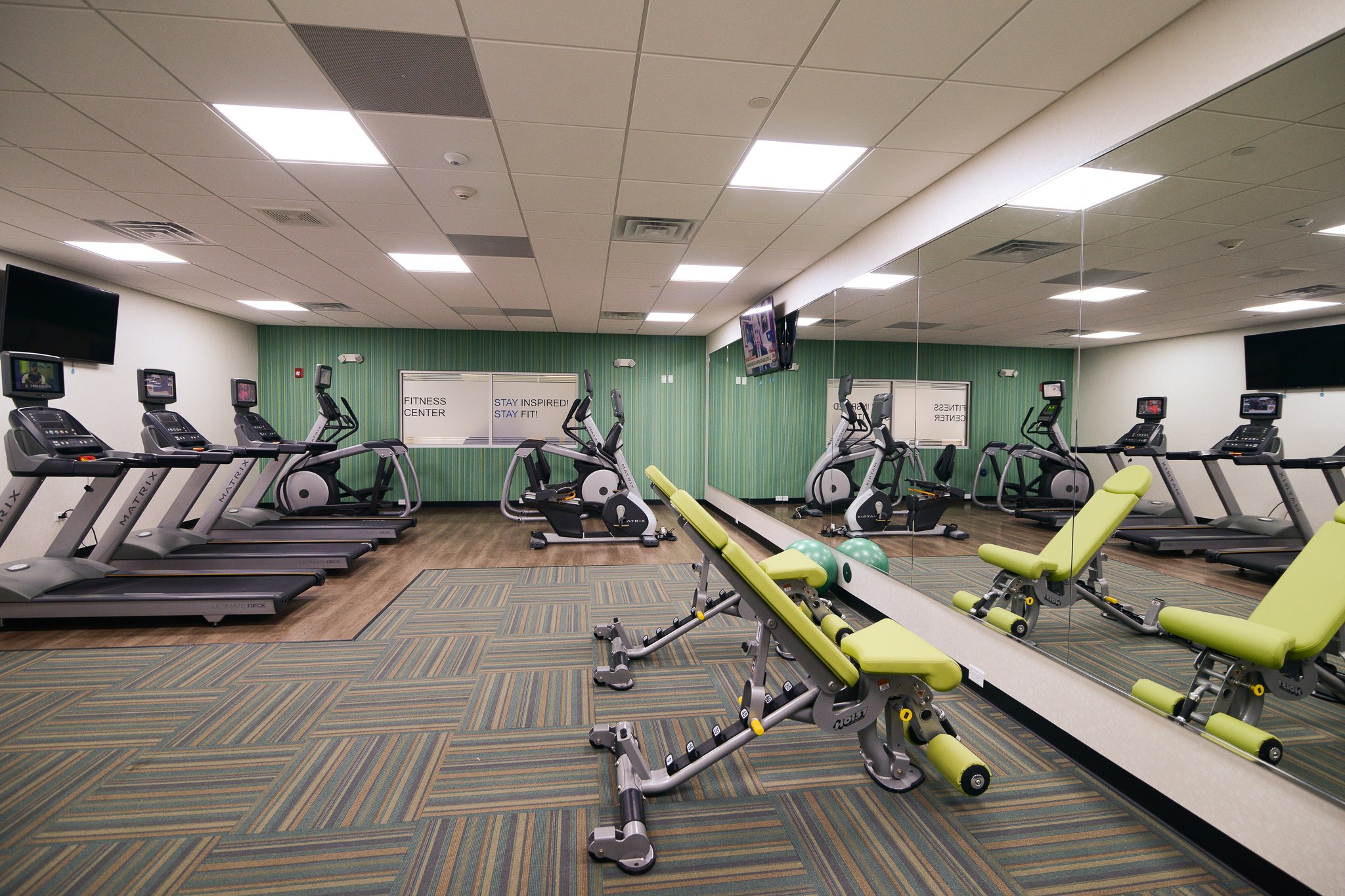Holiday Inn Express & Suites Chicago North Shore - Niles