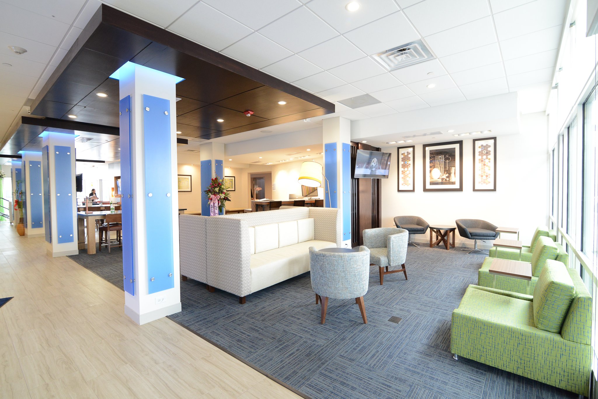 Holiday Inn Express & Suites Chicago North Shore - Niles