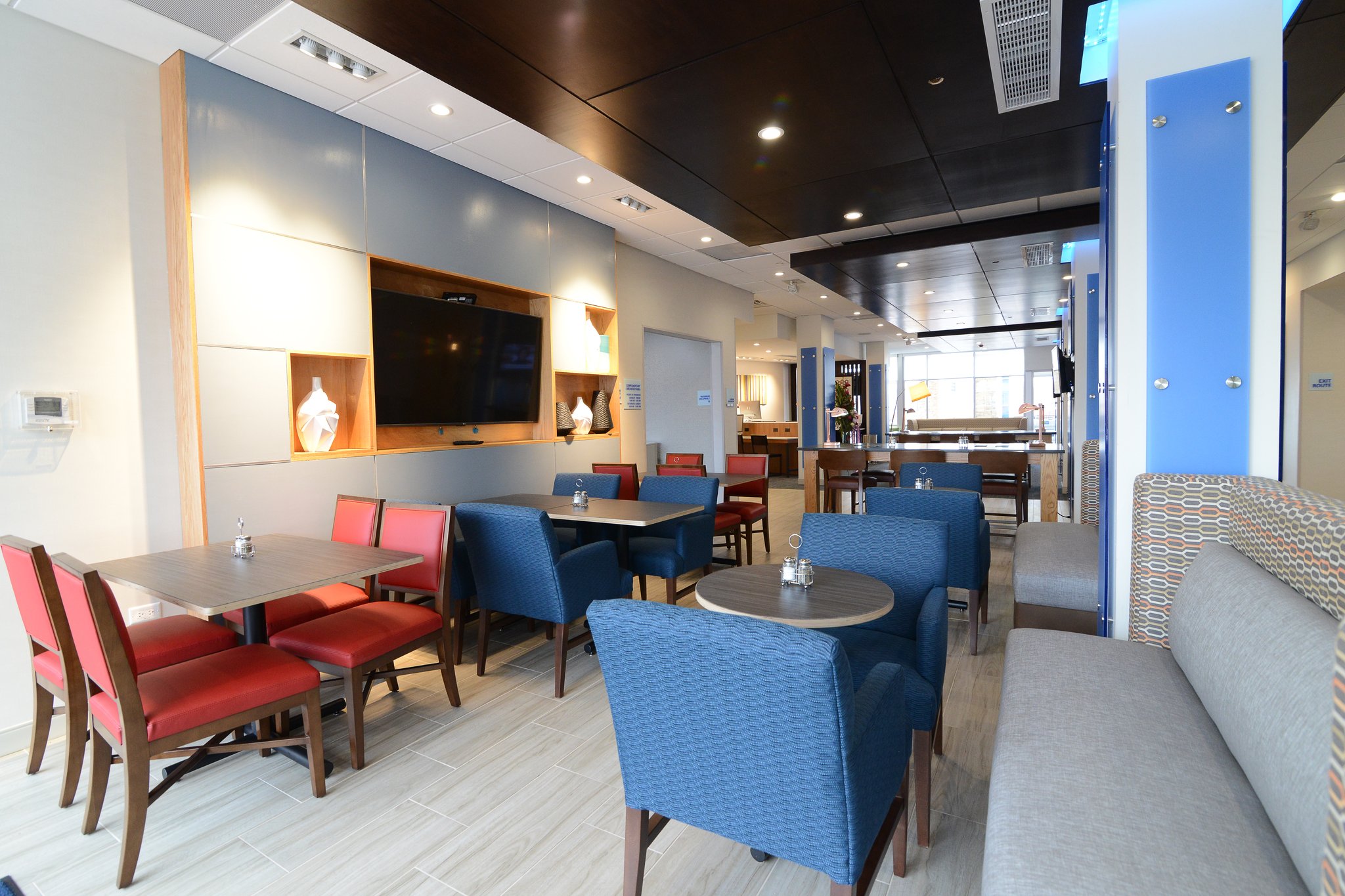 Holiday Inn Express & Suites Chicago North Shore - Niles