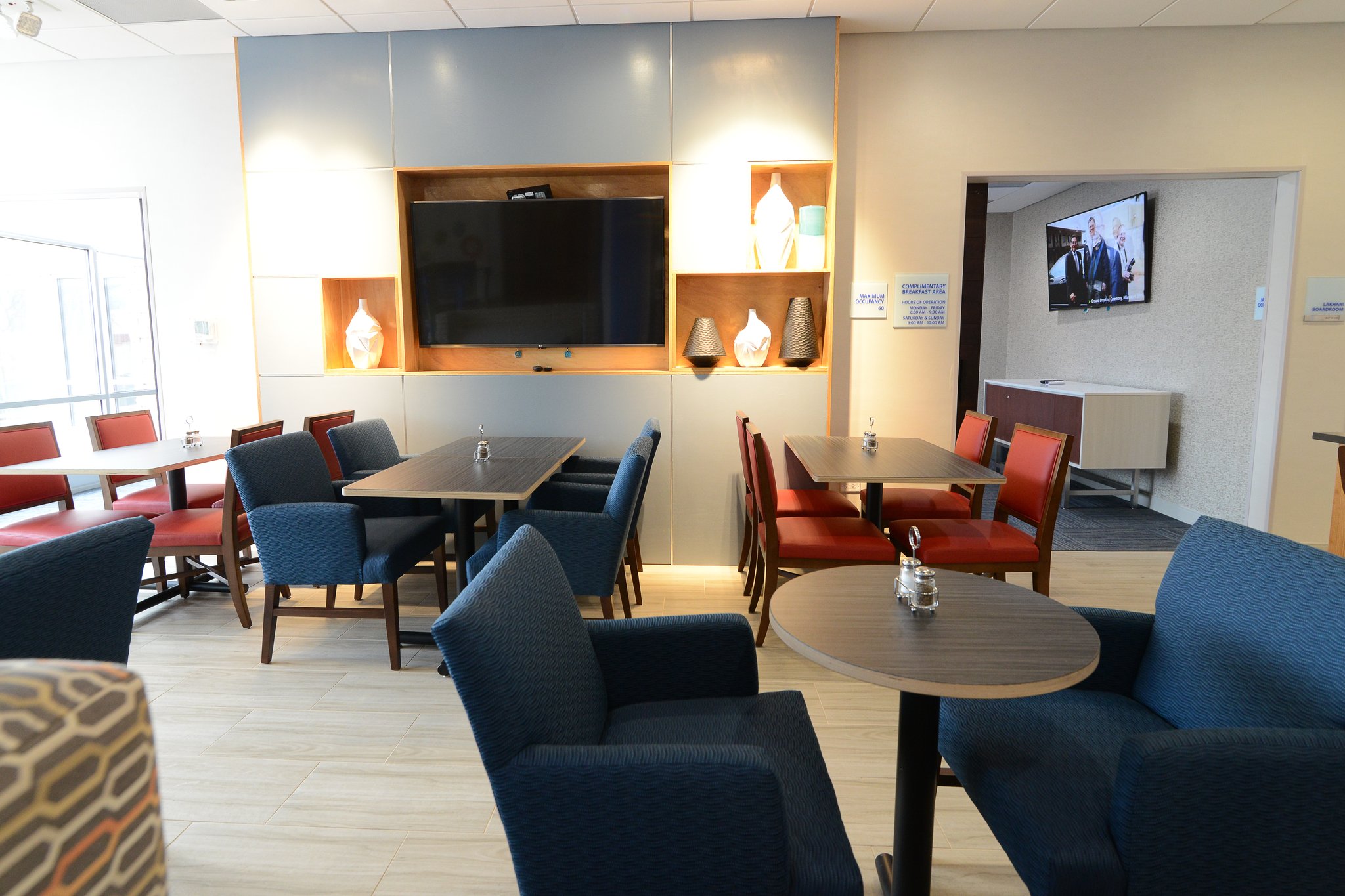 Holiday Inn Express & Suites Chicago North Shore - Niles